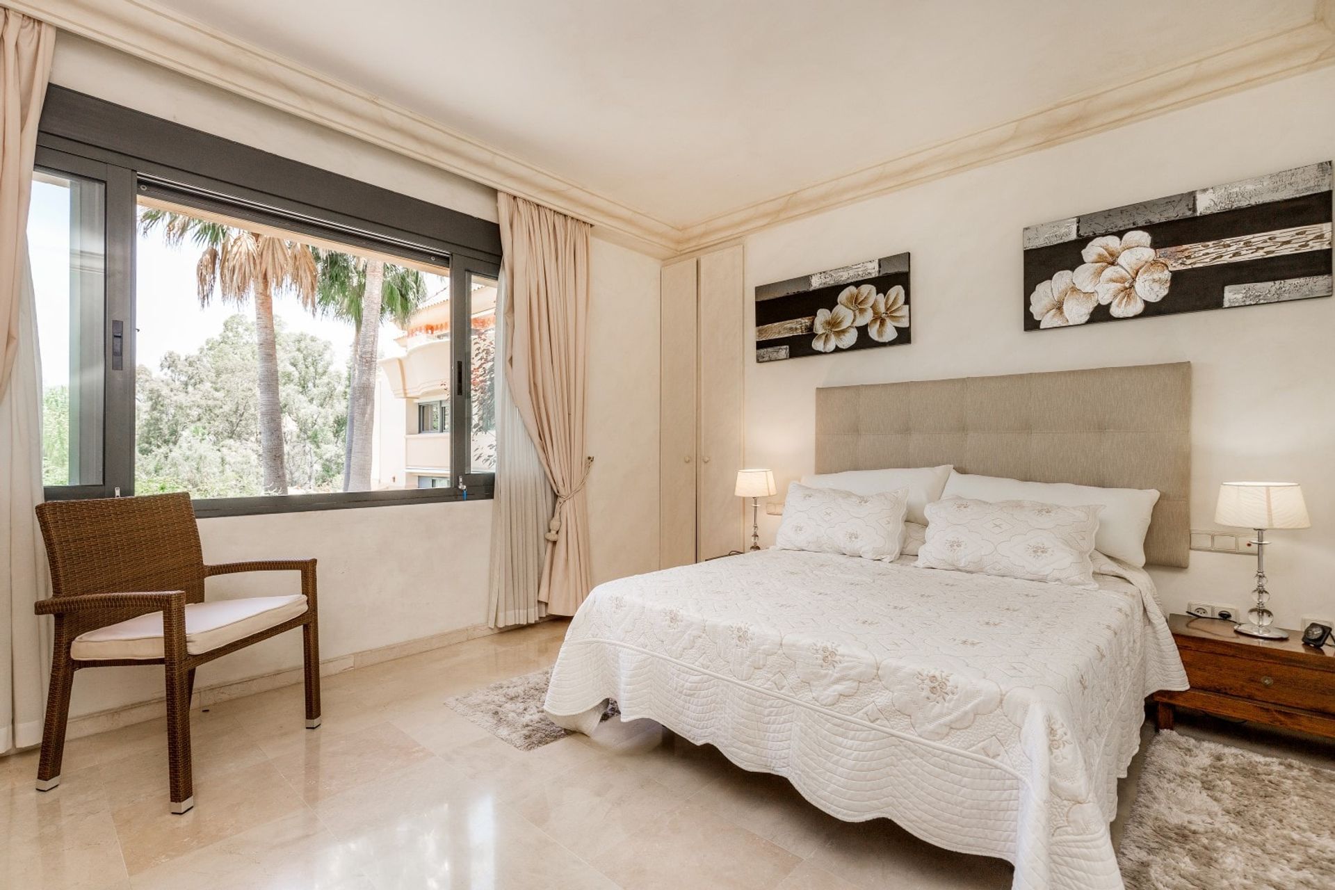 Condominium in Marbella, Andalucía 11281241