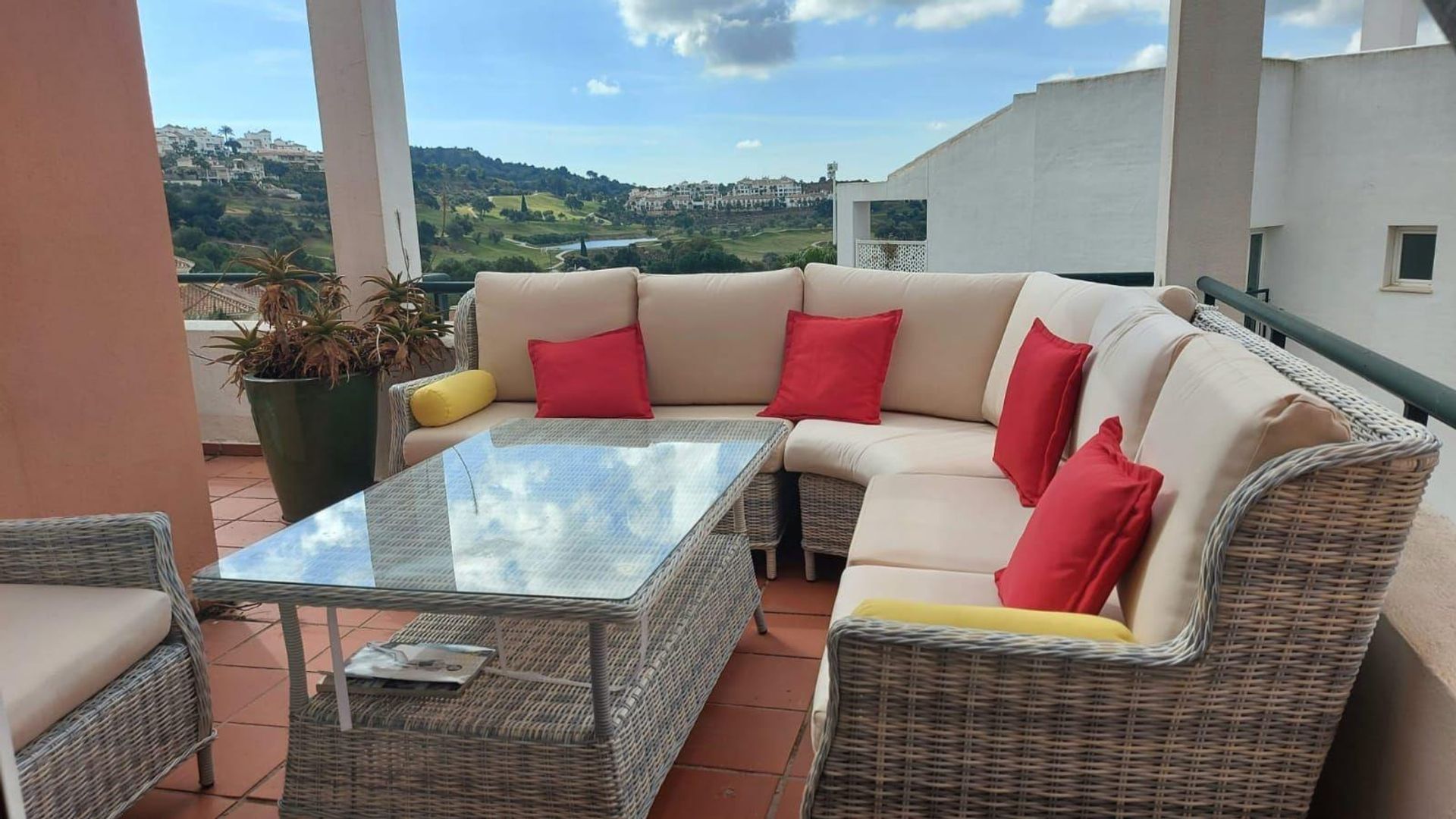 Condominium in Alhaurin el Grande, Andalusia 11282766