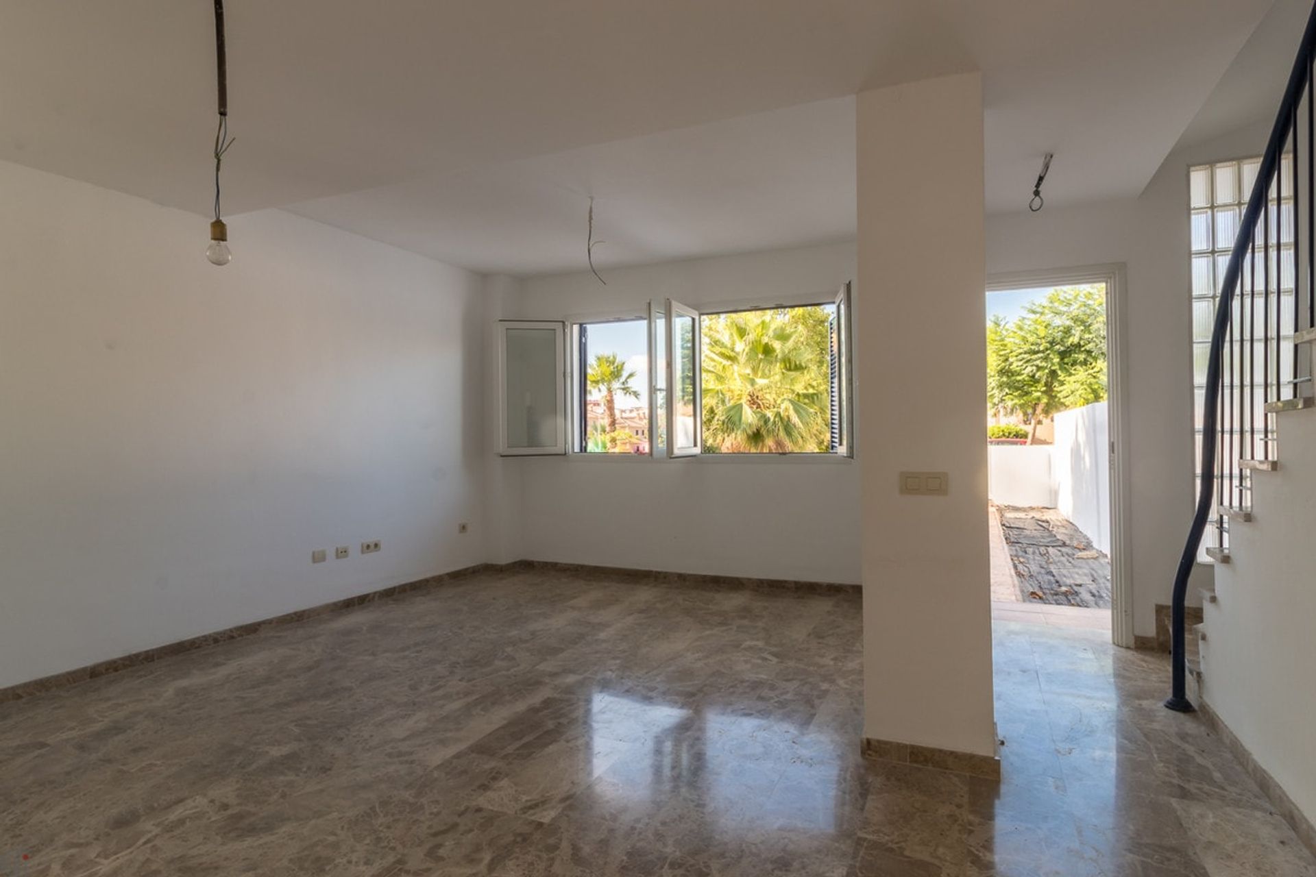 Casa nel La Línea de la Concepción, Andalucía 11294473