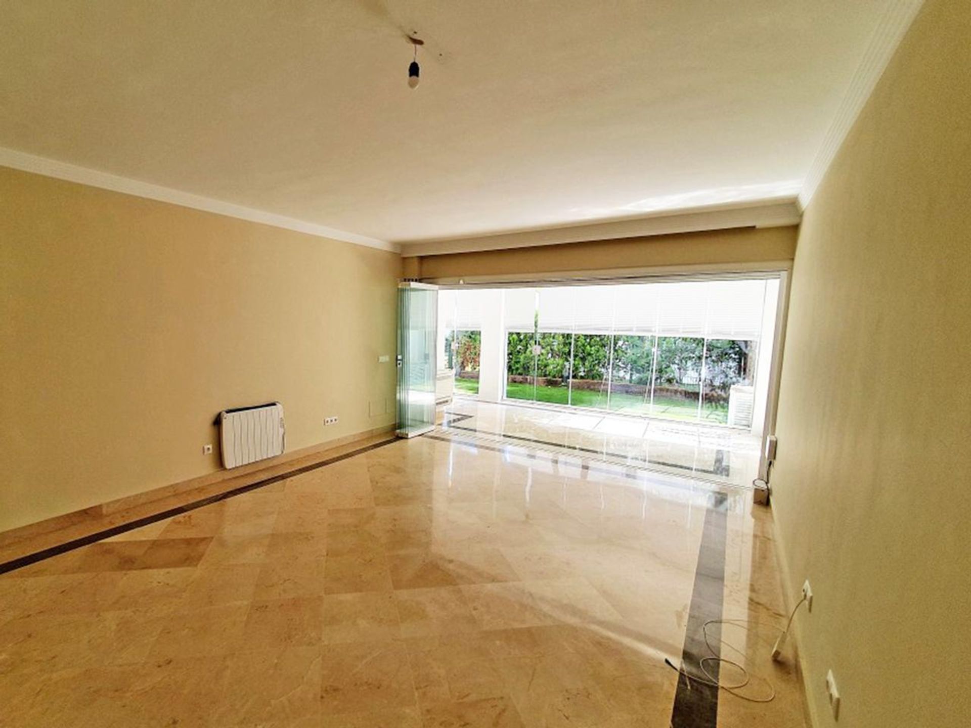 Condominium in Atalaya Isdabe, Andalucía 11296541