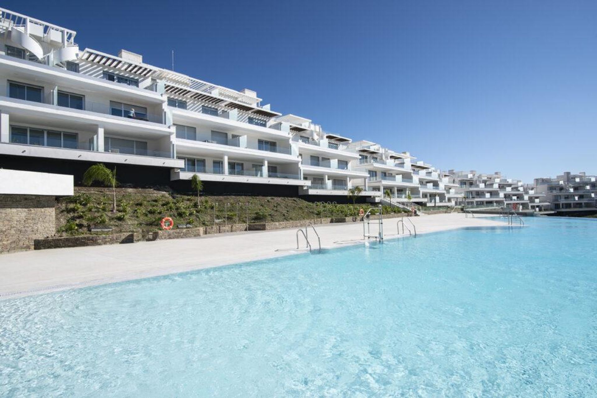 Condominium dans Estepona, Andalucía 11296543