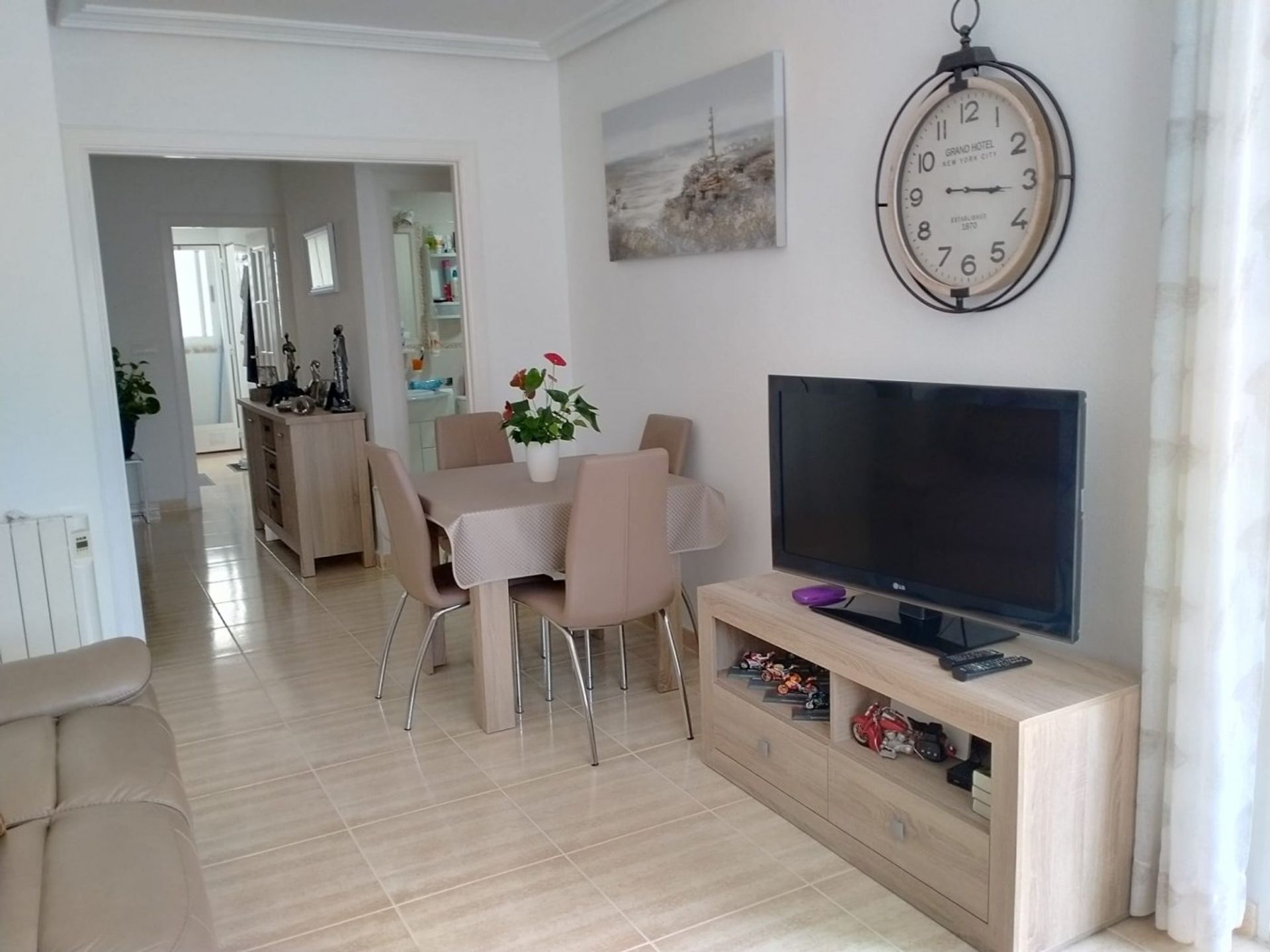 Condominium in Guardamar del Segura, Comunidad Valenciana 11299497