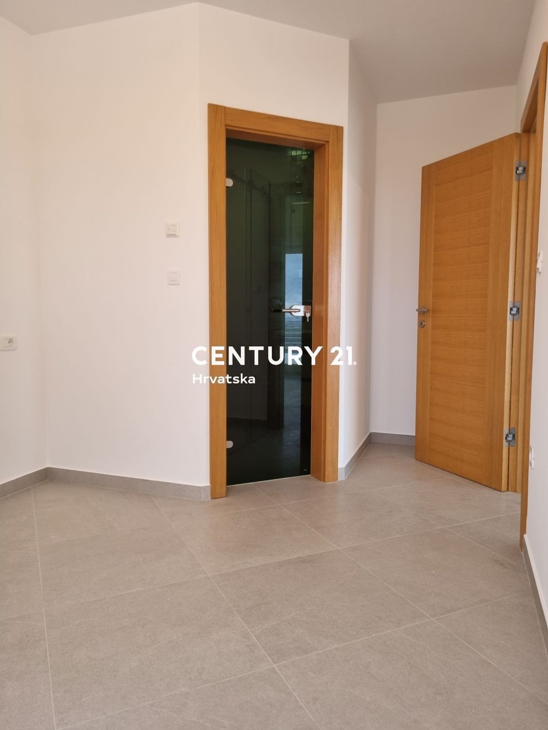 Condominio en Primošten, Šibenik-Knin County 11303203