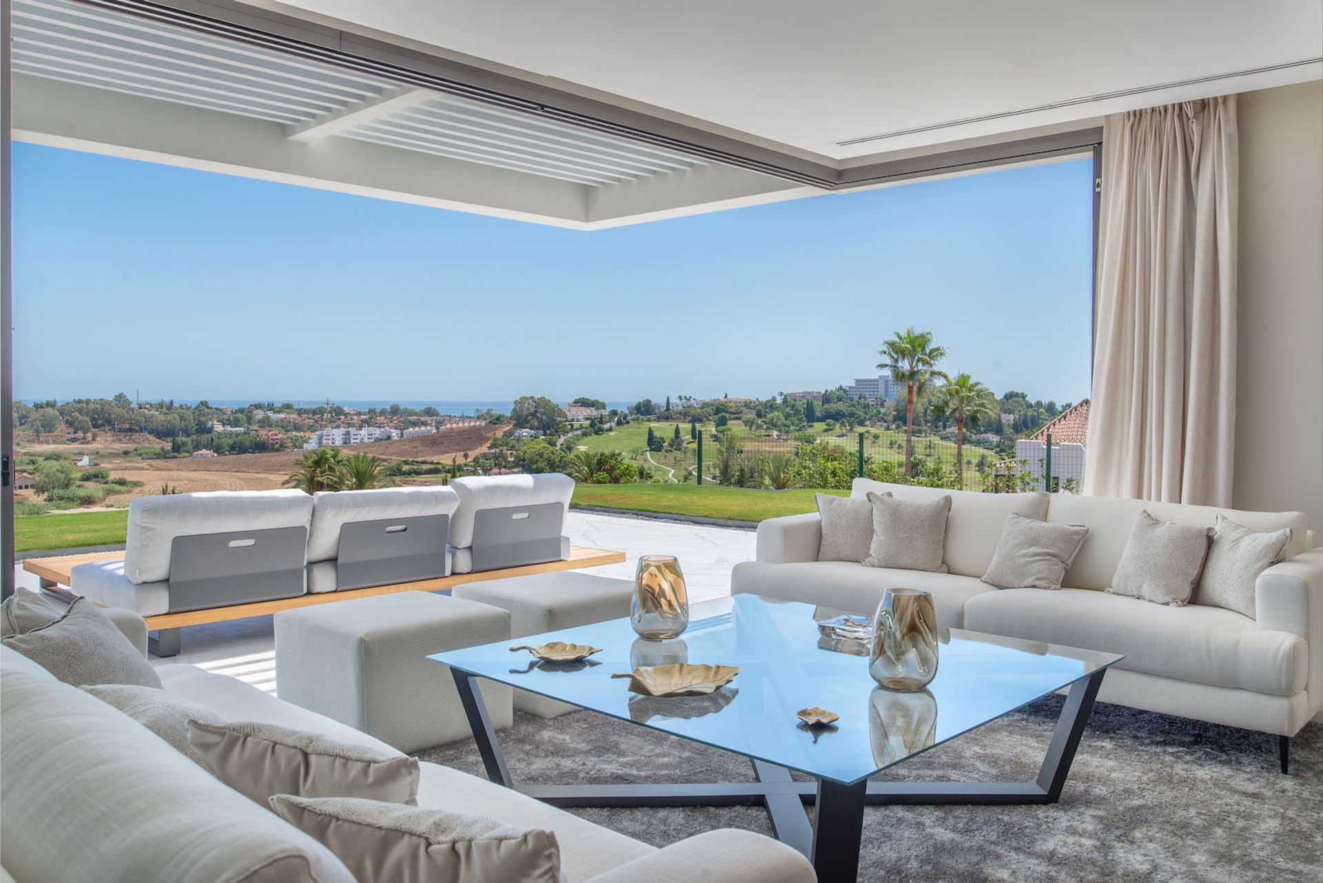 Condominium in Estepona, Andalusia 11303667