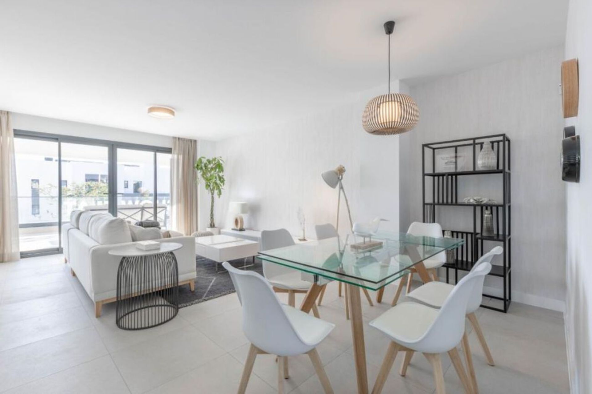 Condominium in Estepona, Andalucía 11306953