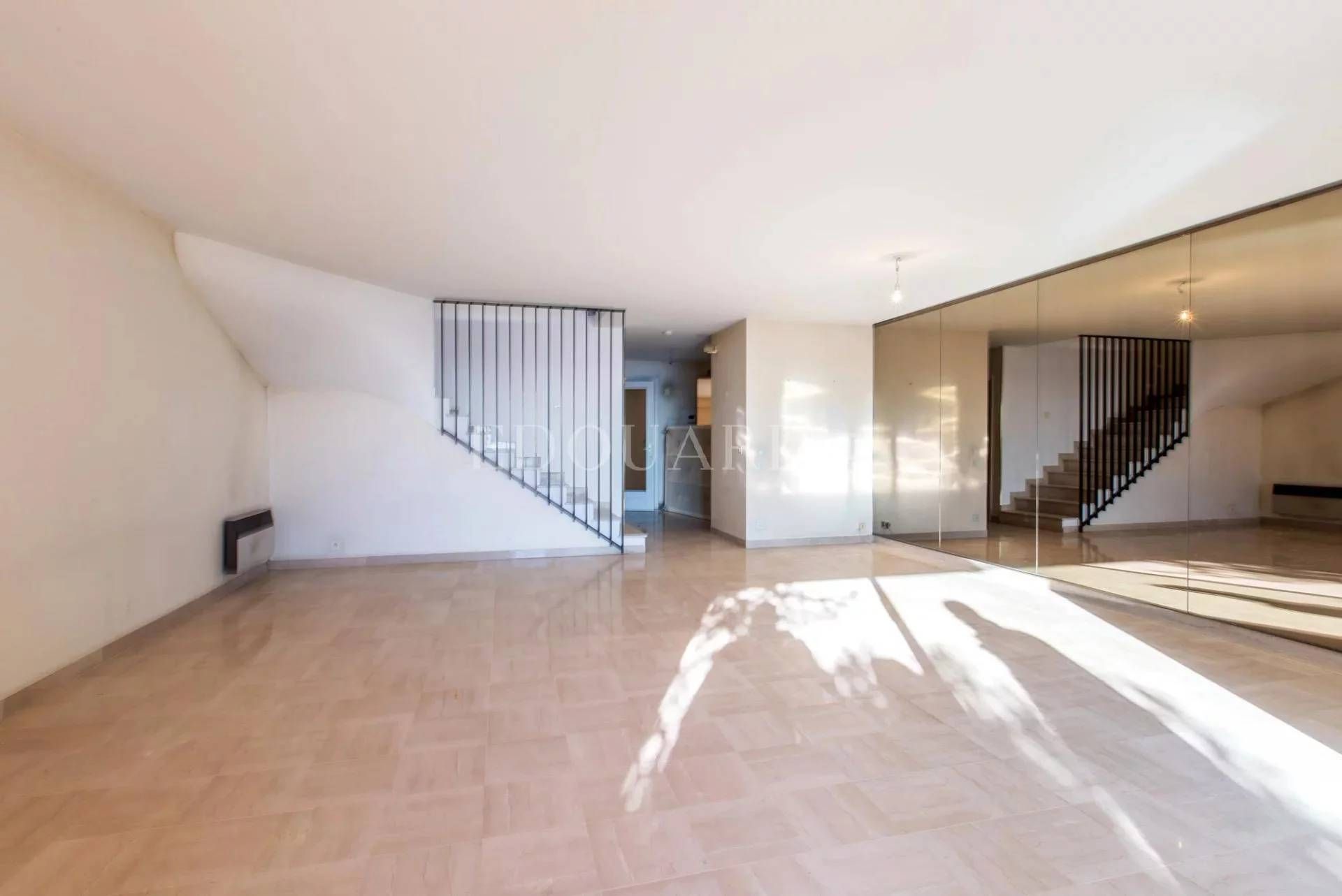 Condominium in Villefranche-sur-Mer, Provence-Alpes-Côte d'Azur 11307155