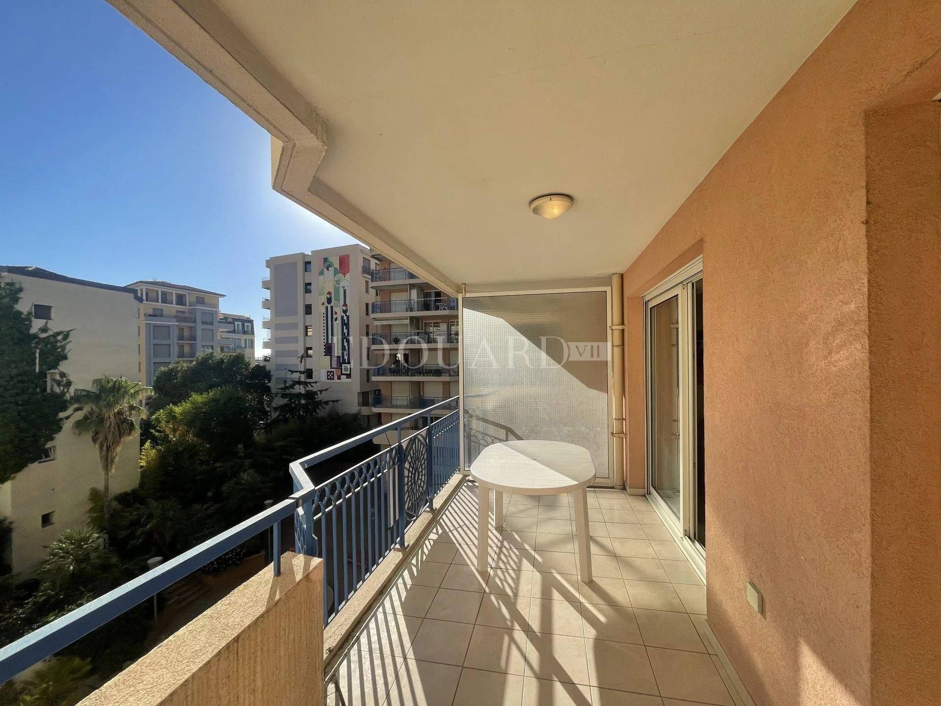 Condominio nel Mentone, Provenza-Alpi-Costa Azzurra 11307156