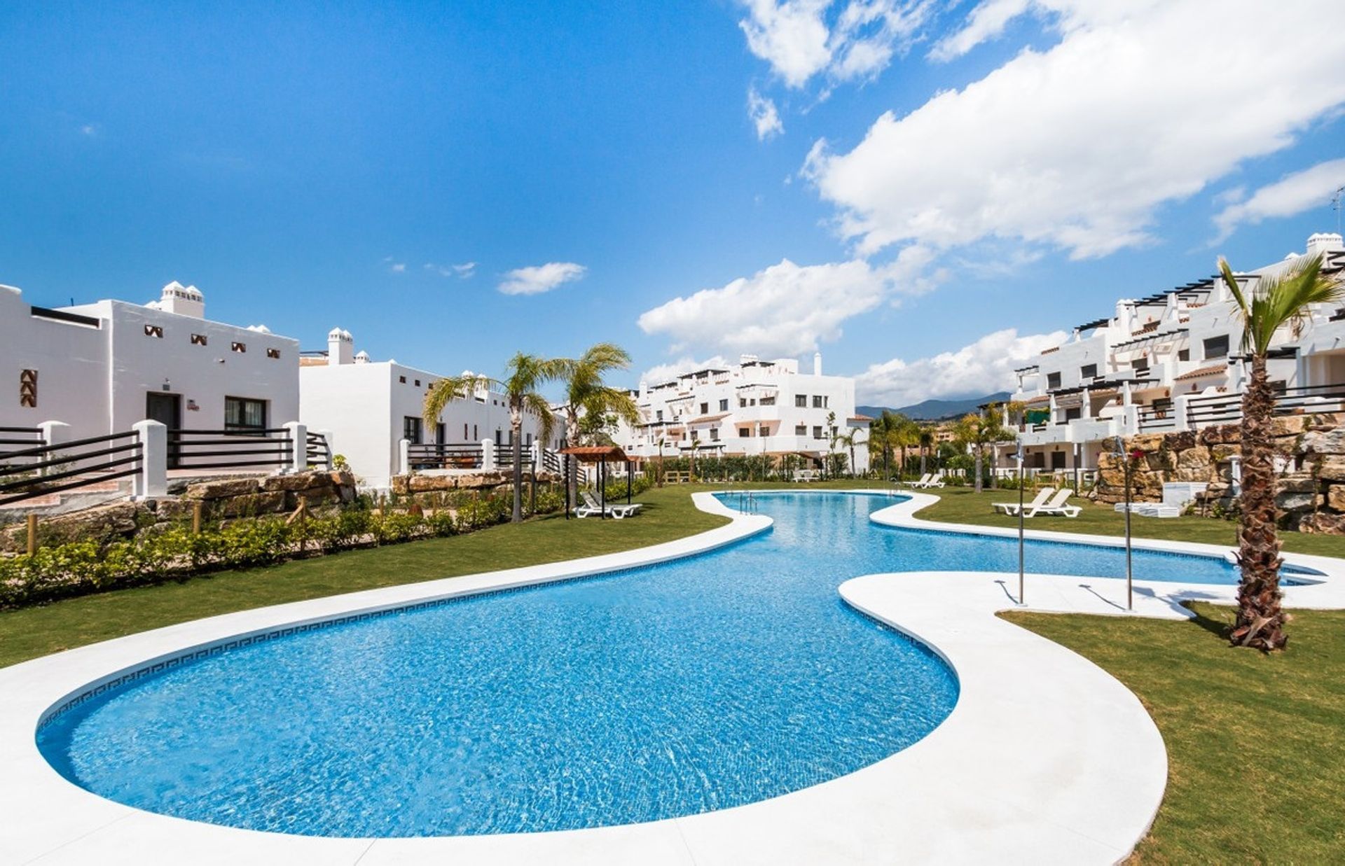 Condominium in Estepona, Andalucía 11309050