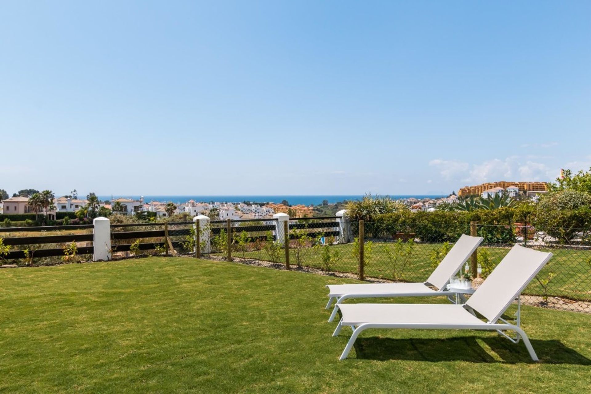 Condominium in Estepona, Andalucía 11309050