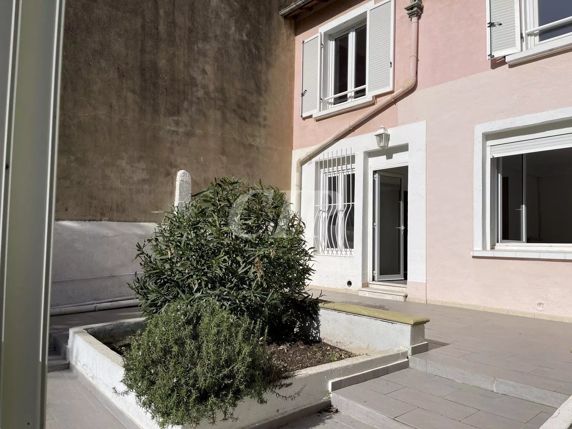 Multiple Houses in Aix-en-Provence, Bouches-du-Rhône 11314622