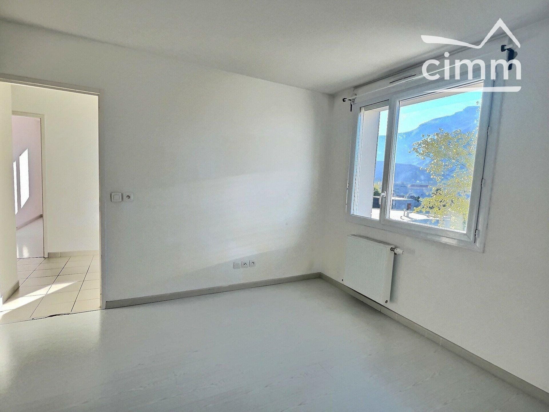 Condominium in Grenoble, Auvergne-Rhone-Alpes 11314806