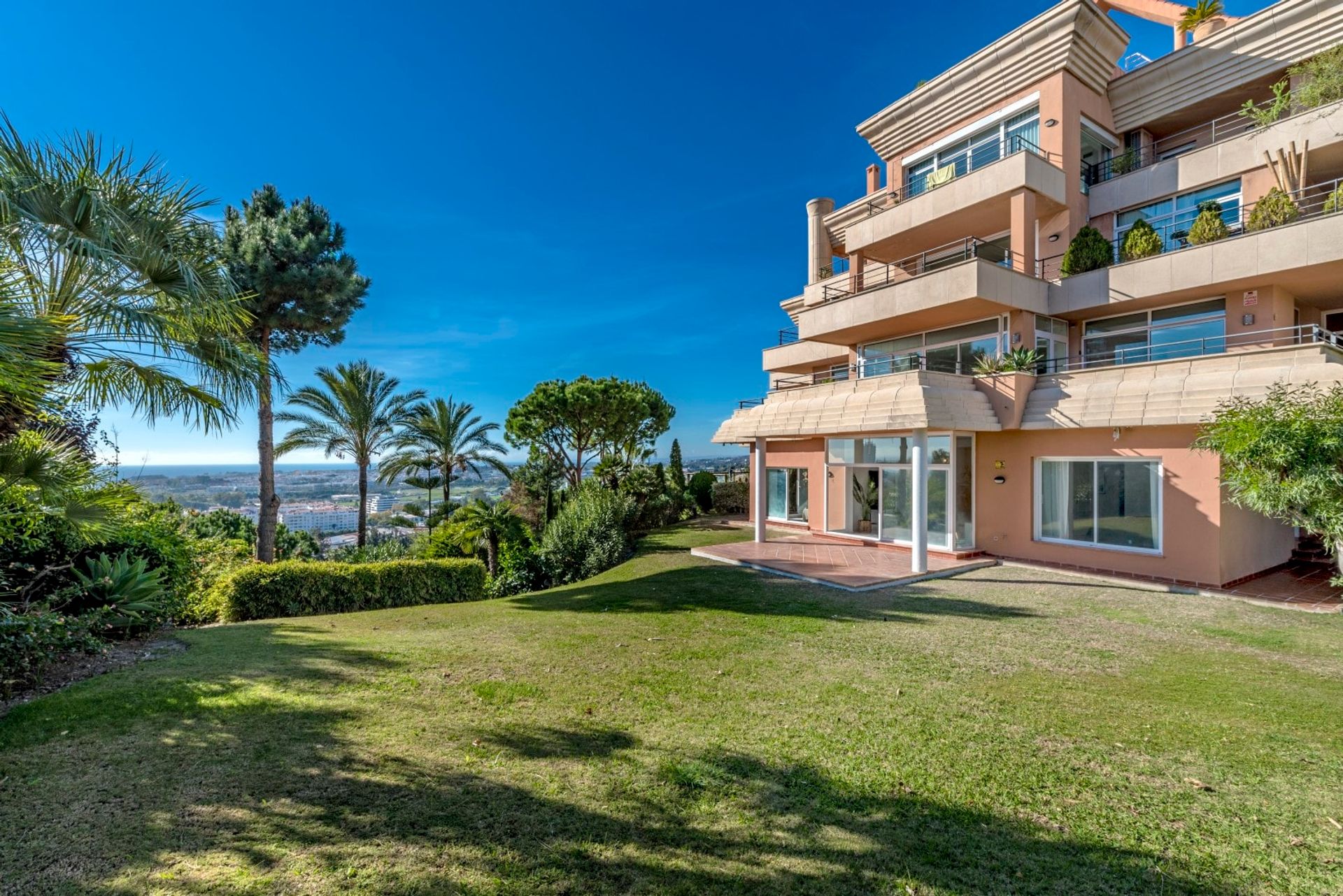 Квартира в Marbella, Andalucía 11314861