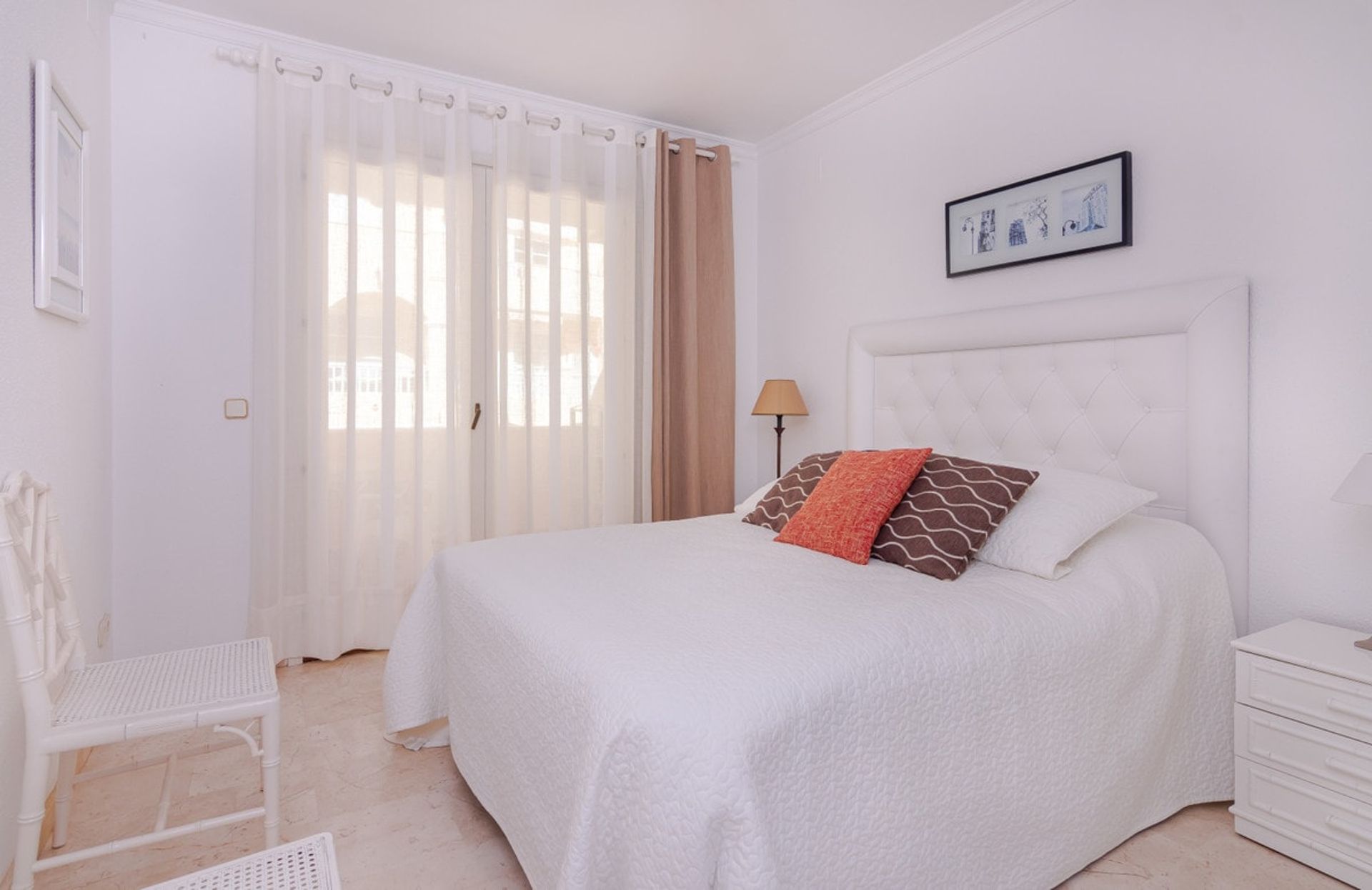 Condominium in Estepona, Andalucía 11317625