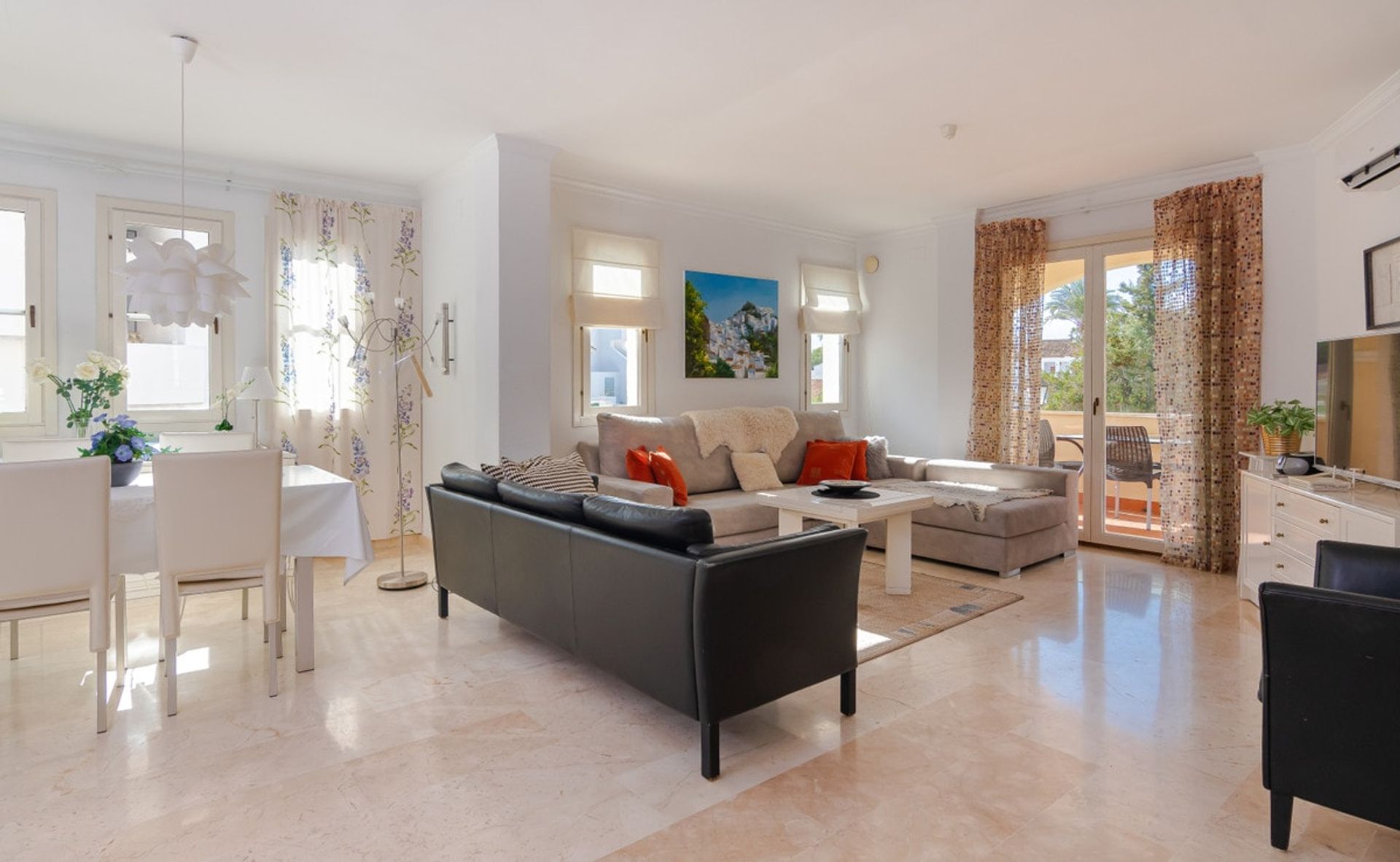 Condominium in Benahavis, Andalusia 11317625