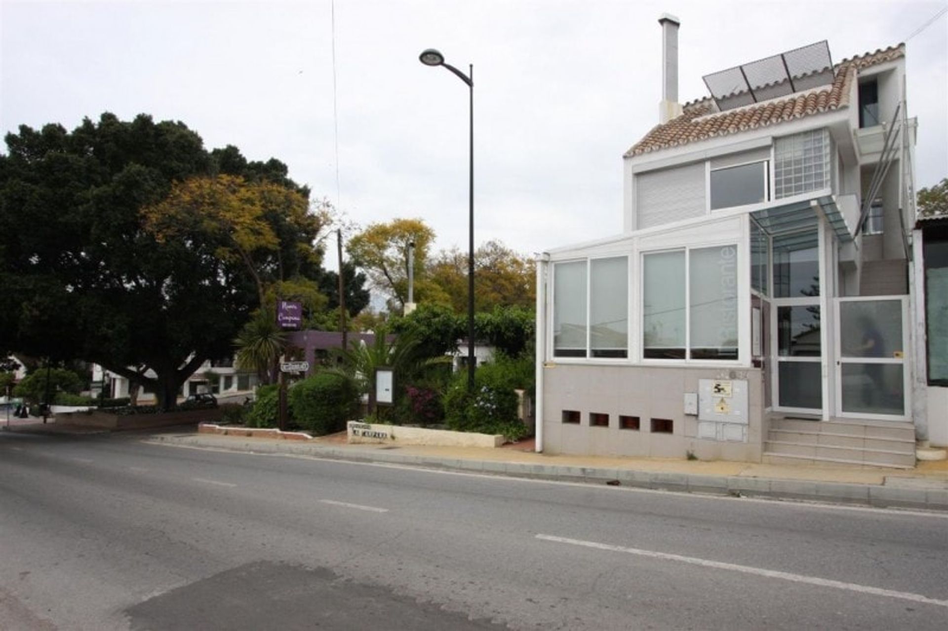 Industrieel in San Pedro de Alcántara, Andalusië 11322225