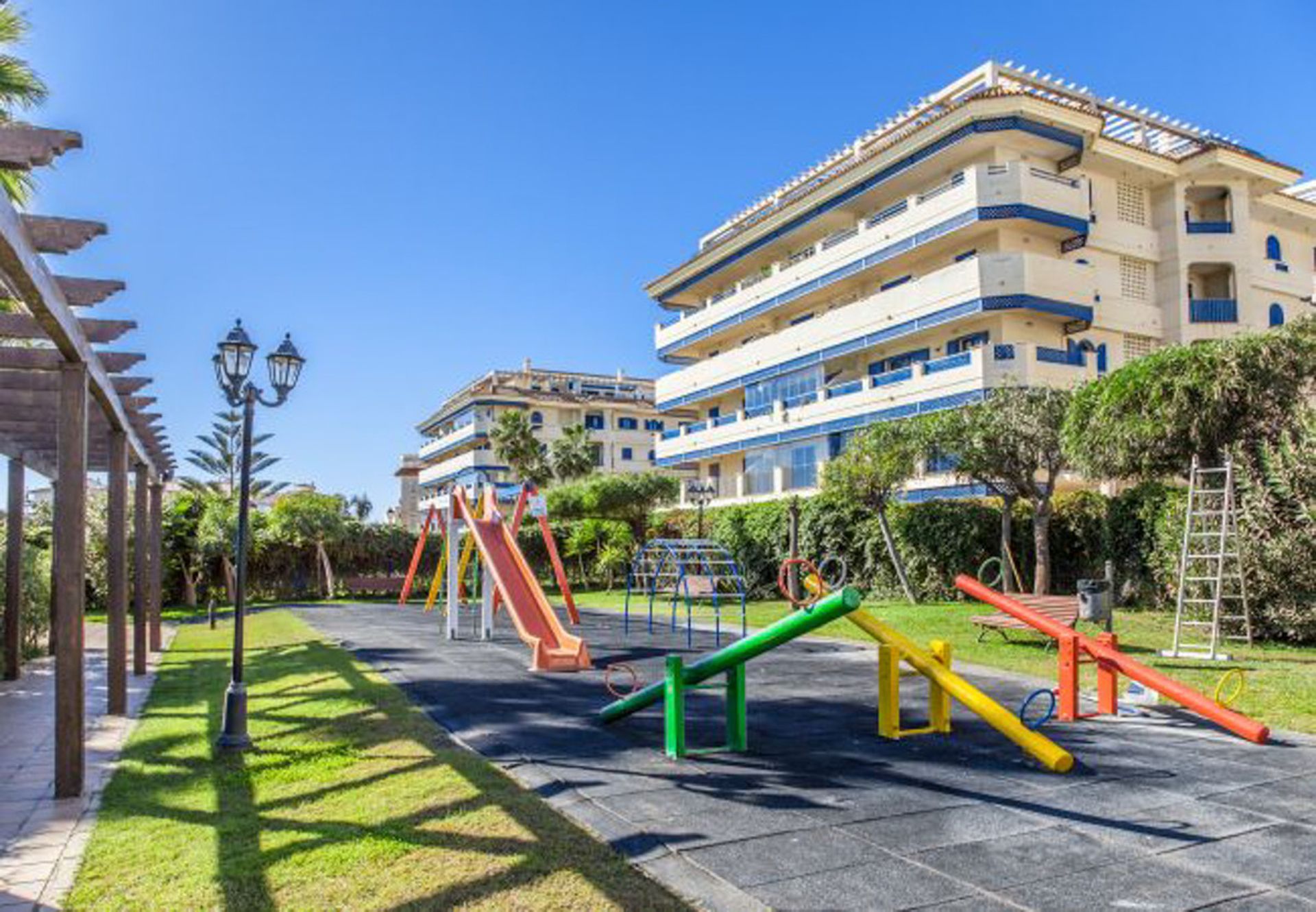 Condominium dans San Luis de Sabinillas, Andalusia 11324357