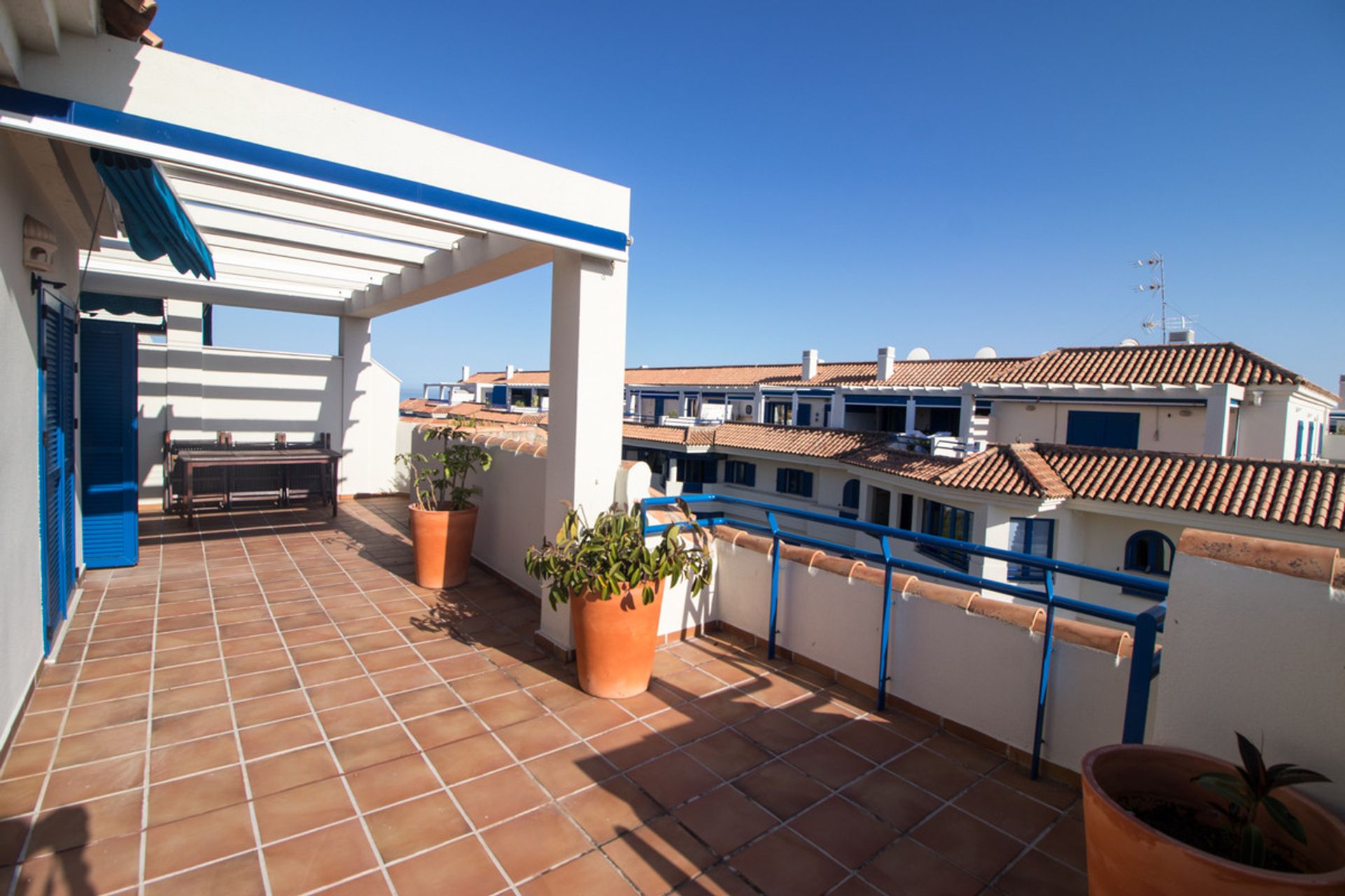 Condominium dans San Luis de Sabinillas, Andalusia 11324357