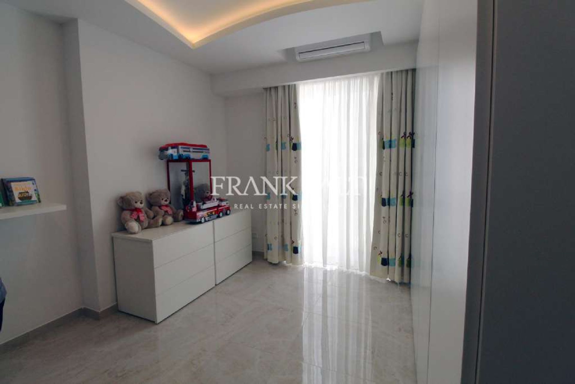 Condominio en Mosta,  11324475