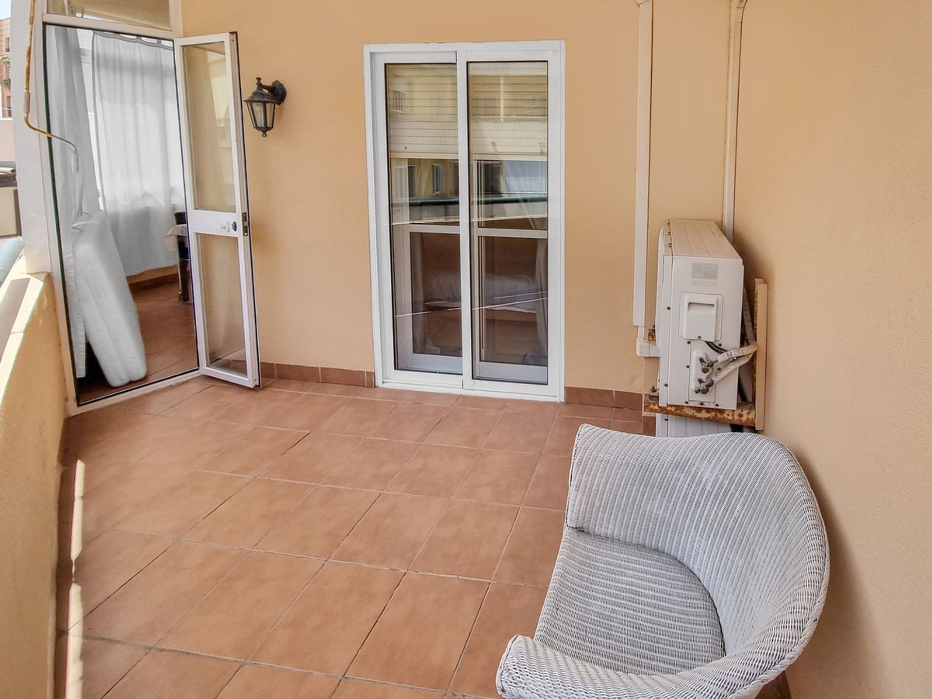 Condominium in San Luis de Sabinillas, Andalusië 11325938