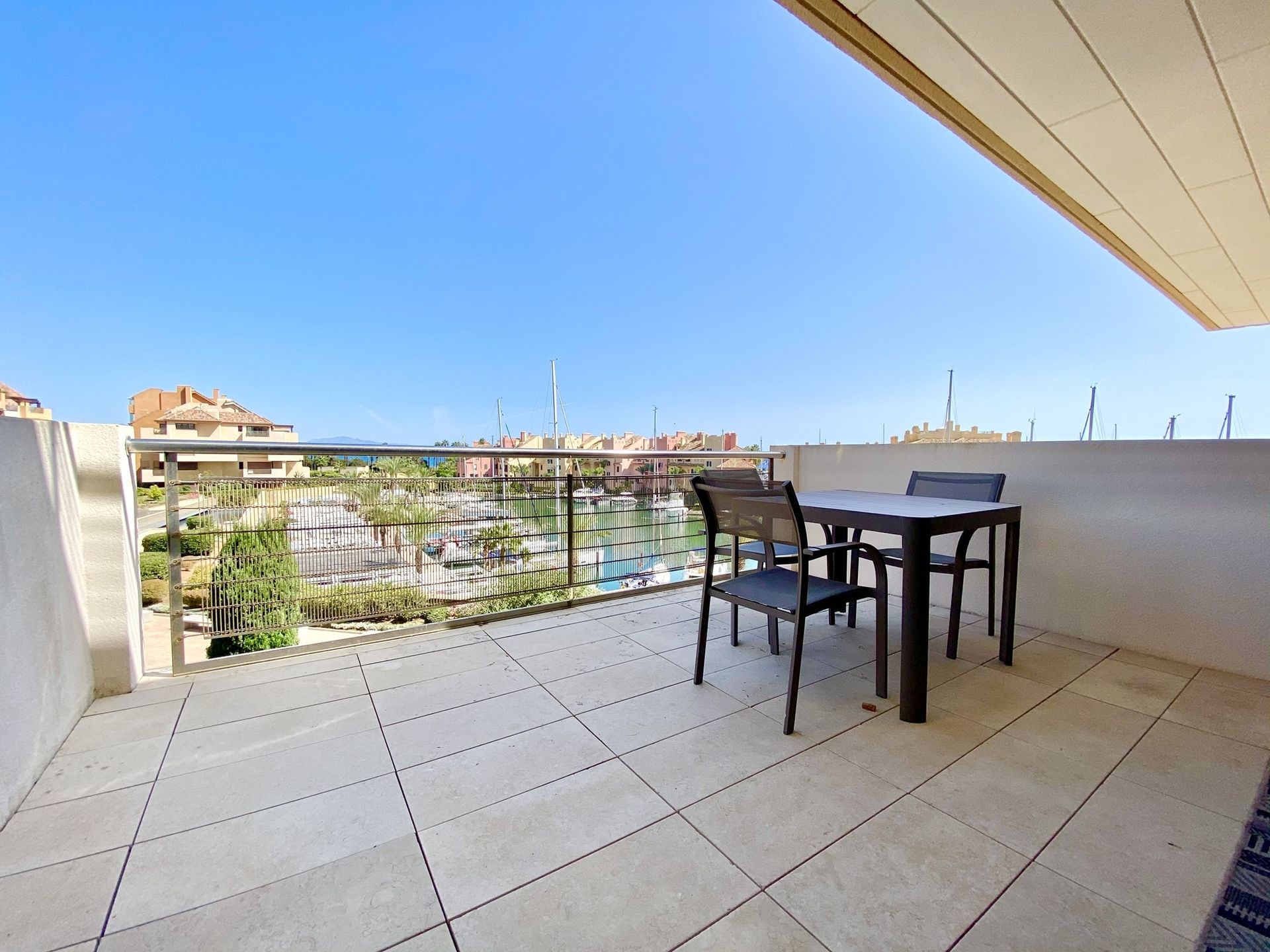 Condominium in San Roque, Andalucía 11326450