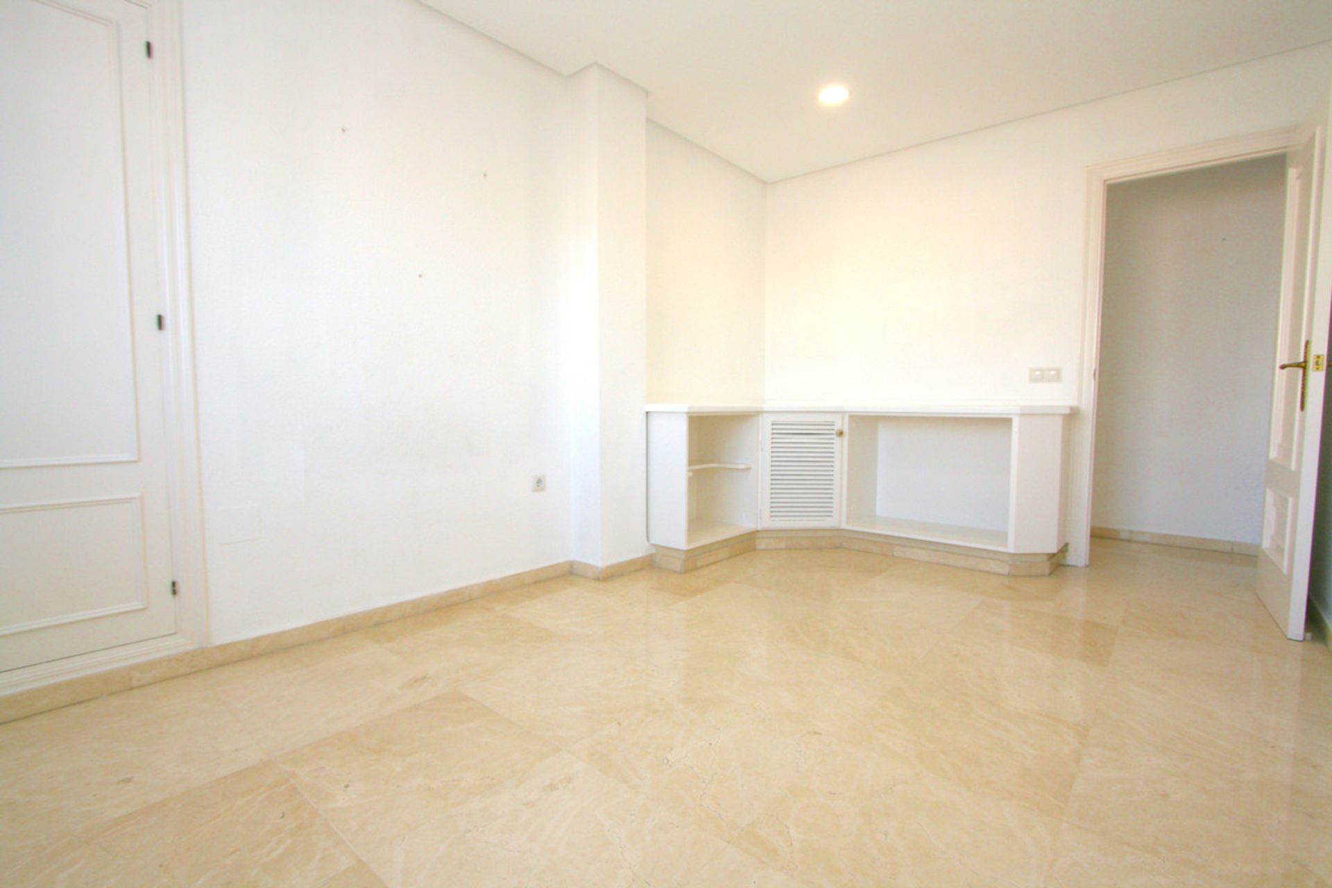 Кондоминиум в Fuengirola, Andalusia 11329952