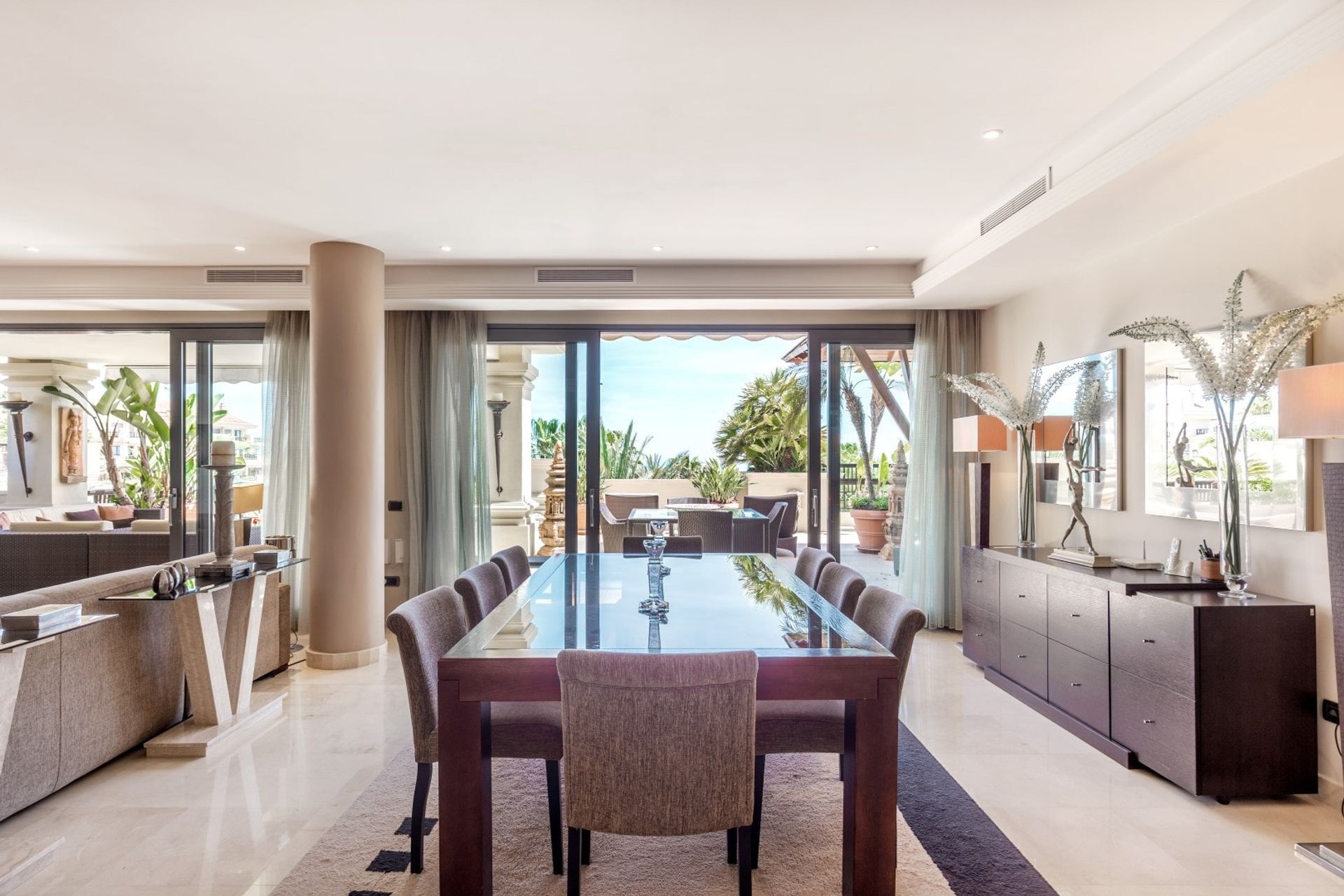 Condominium in Marbella, Andalucía 11330662