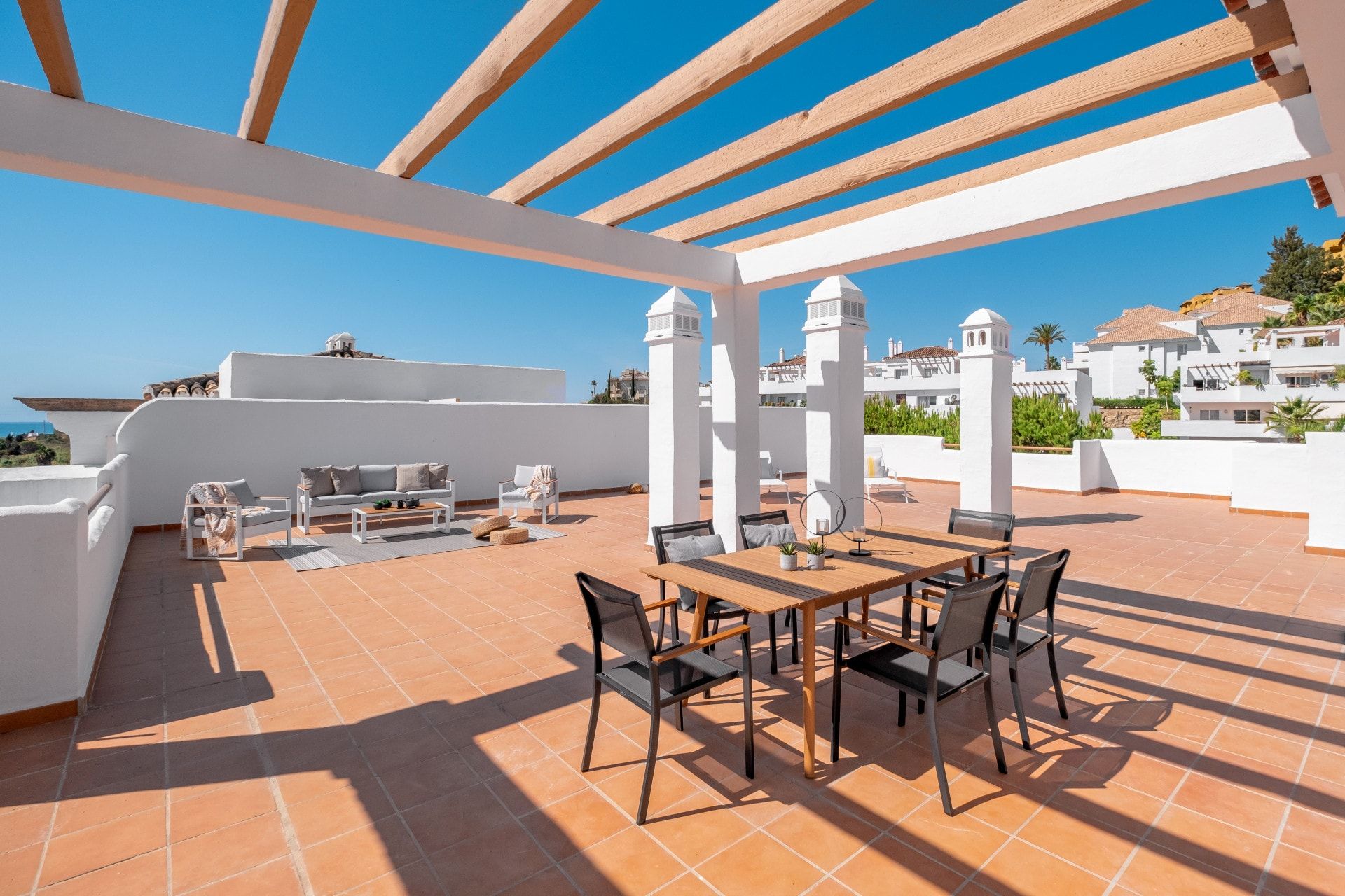 Condominium in Estepona, Andalucía 11331352