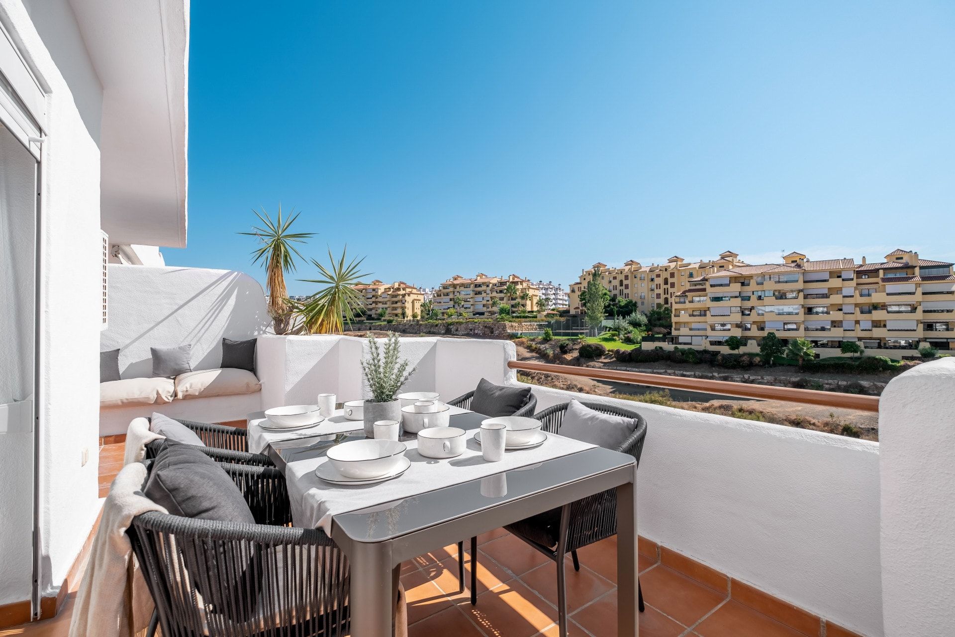 Condominium in Estepona, Andalucía 11331352