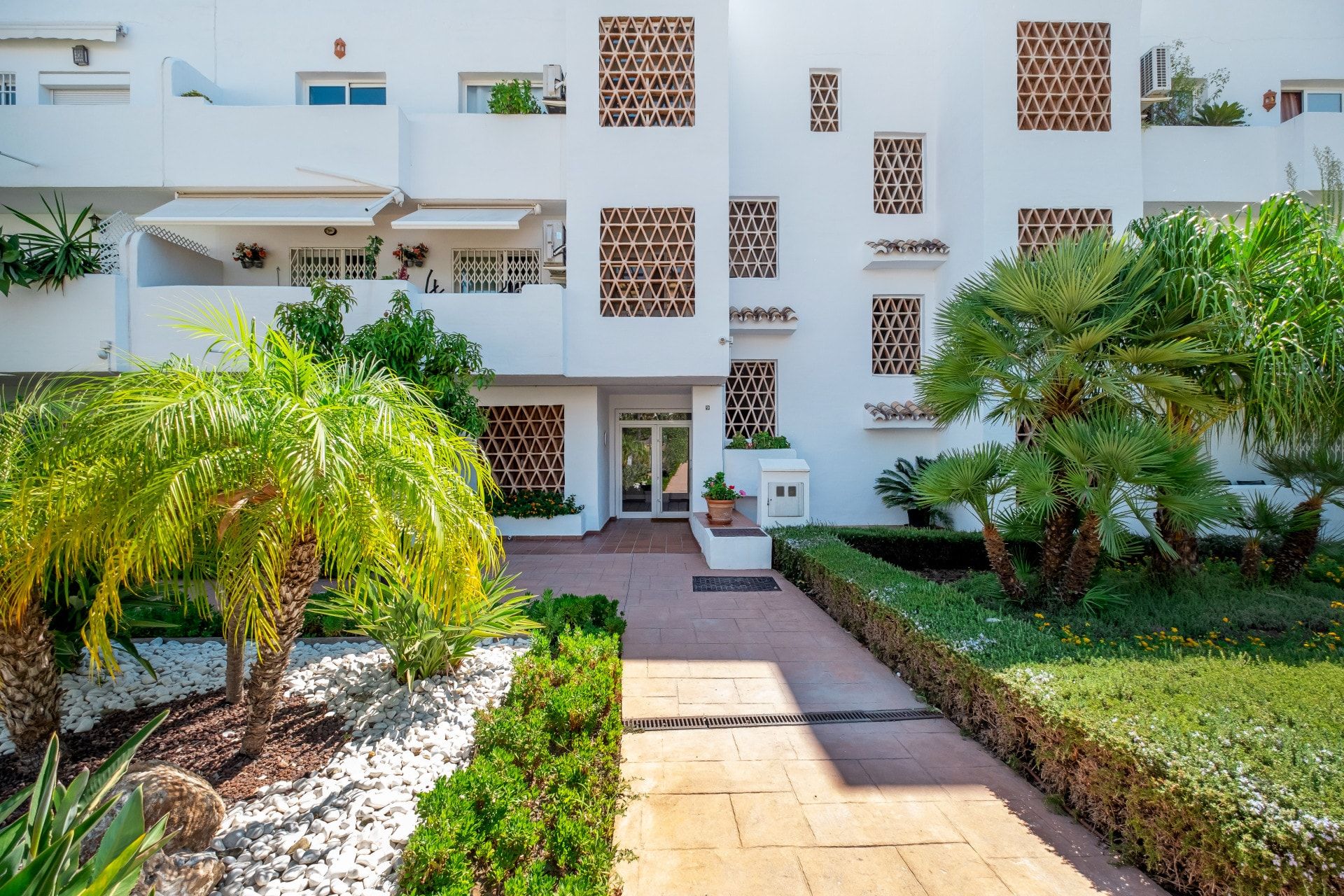 Condominium in Estepona, Andalucía 11331352