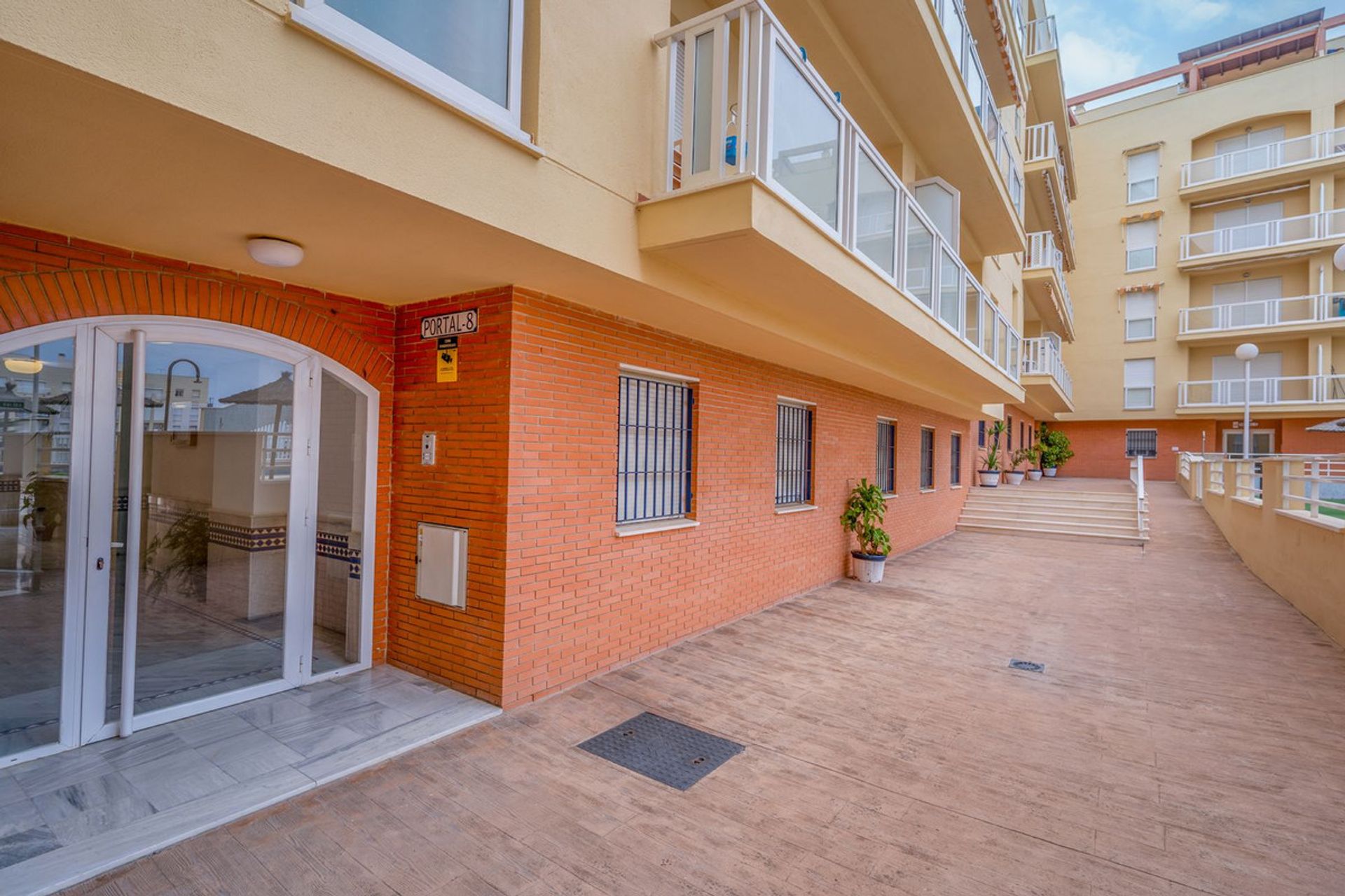 Condominium in San Luis de Sabinillas, Andalucía 11332384