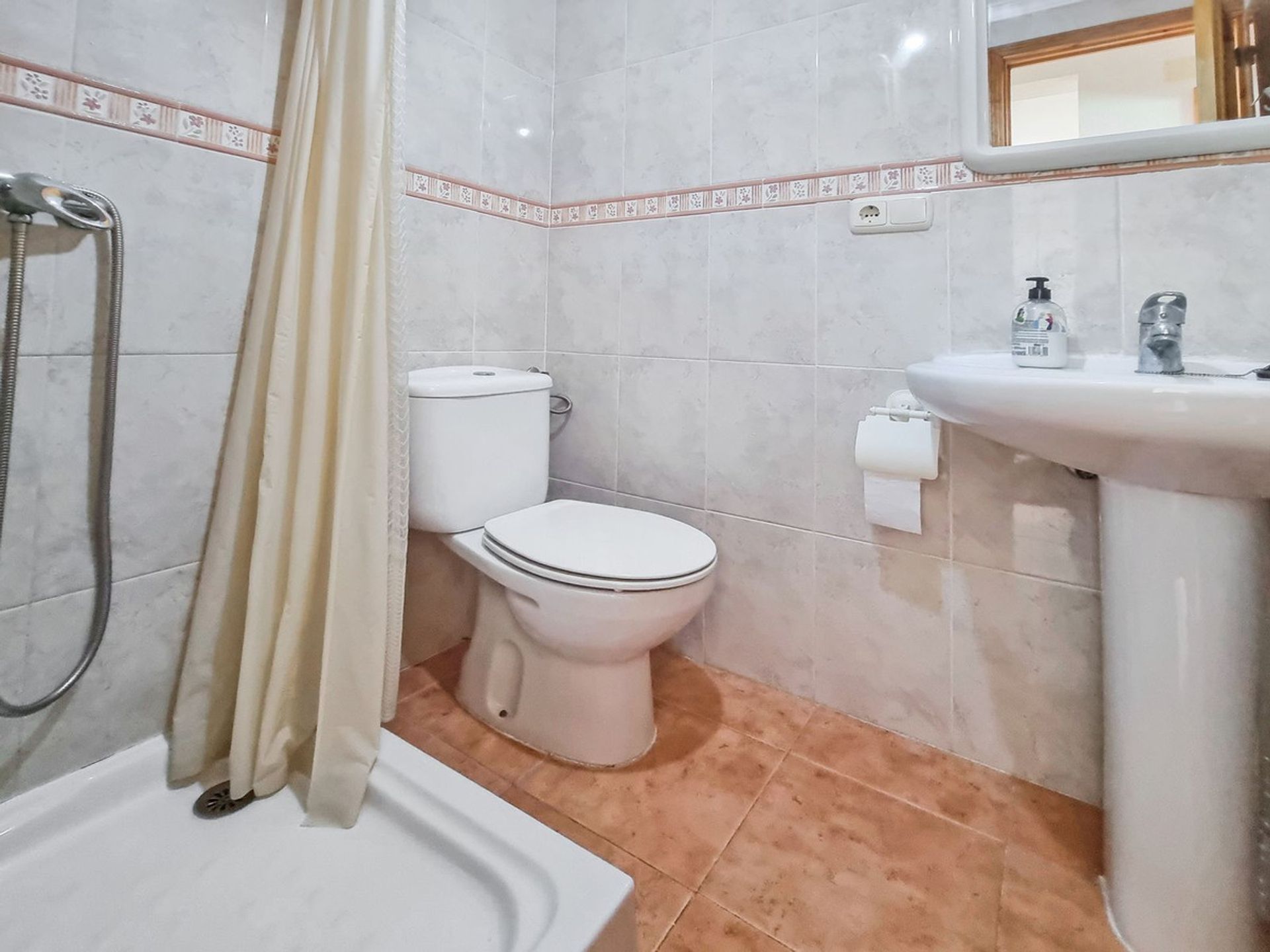 Condominium dans San Luis de Sabinillas, Andalucía 11332427