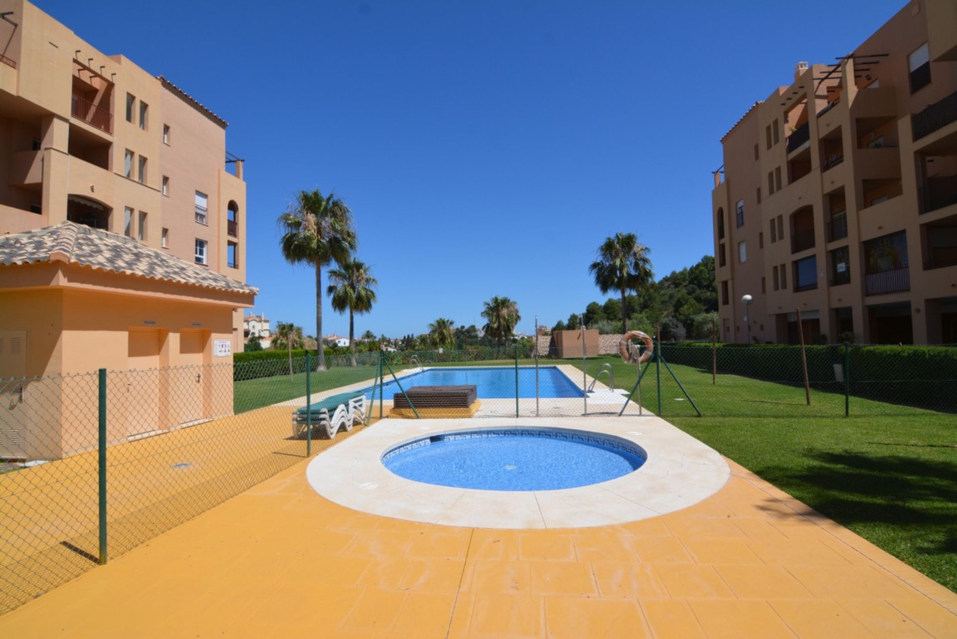 Condominium in Santa Fe de los Boliches, Andalusië 11332562