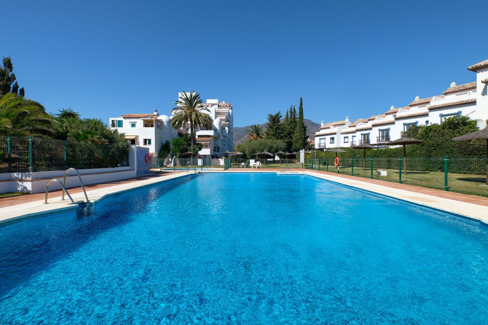 Квартира в Estepona, Andalucía 11334307