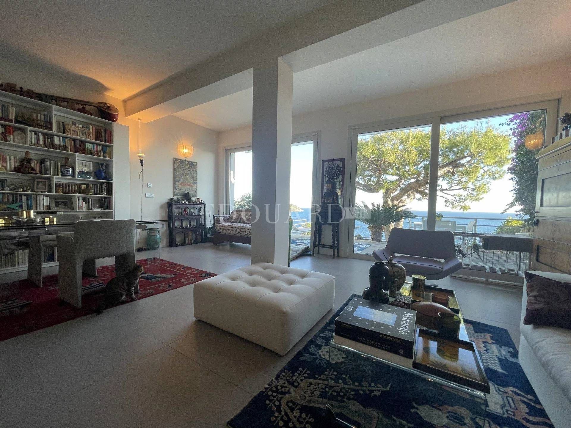 Condominium in Roquebrune-Cap-Martin, Provence-Alpes-Côte d'Azur 11335817