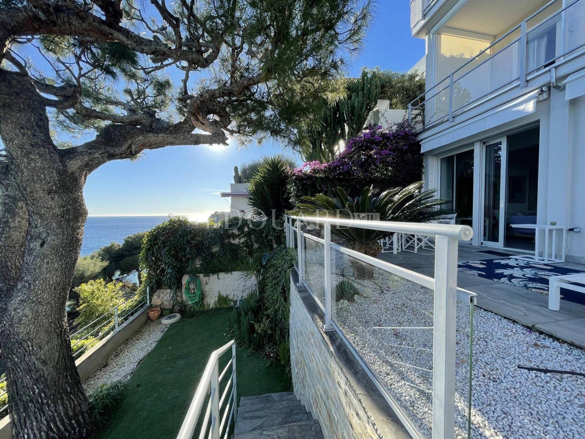 Condominium in Roquebrune-Cap-Martin, Provence-Alpes-Côte d'Azur 11335817