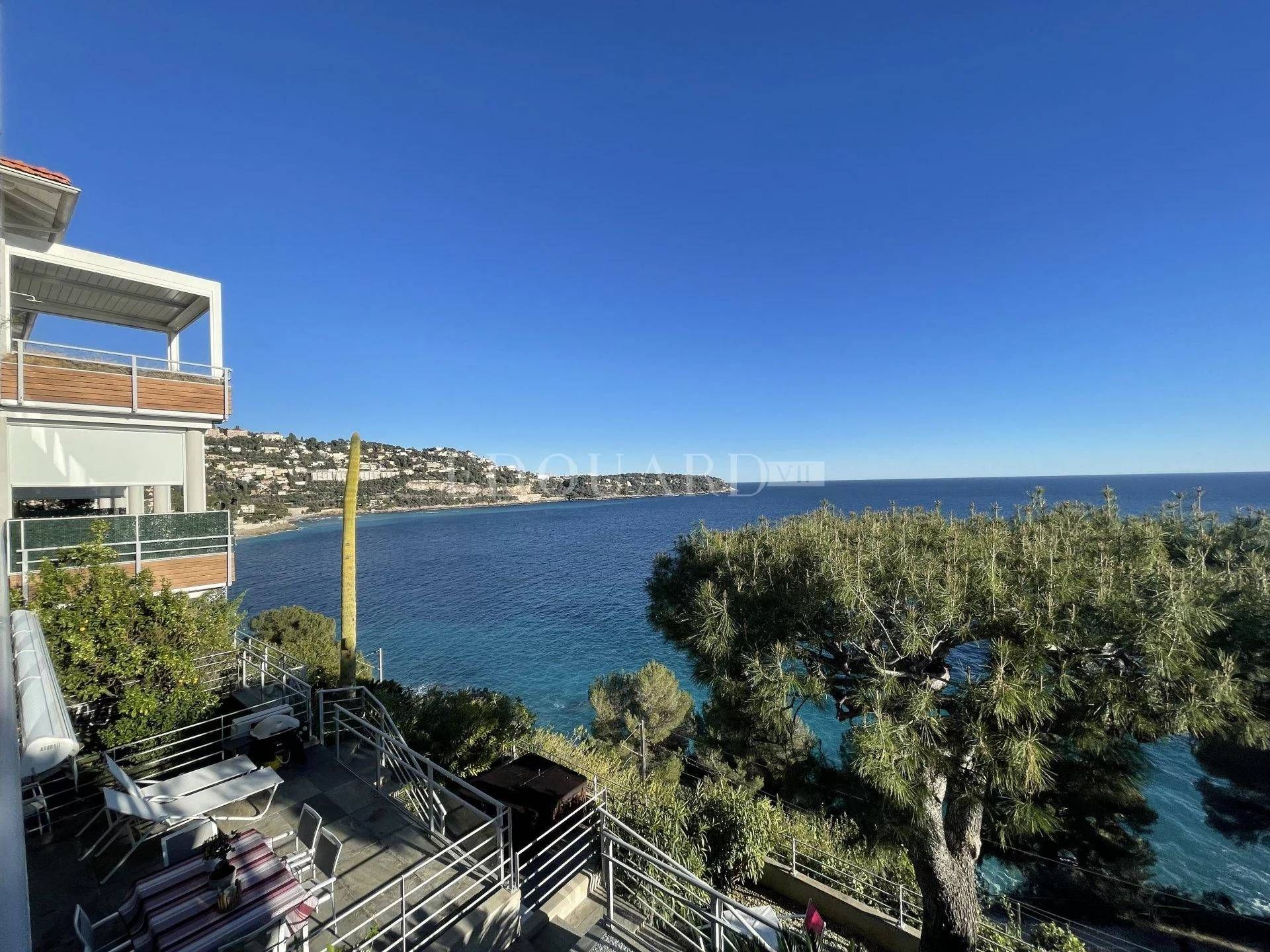 Condominium in Roquebrune-Cap-Martin, Provence-Alpes-Côte d'Azur 11335817