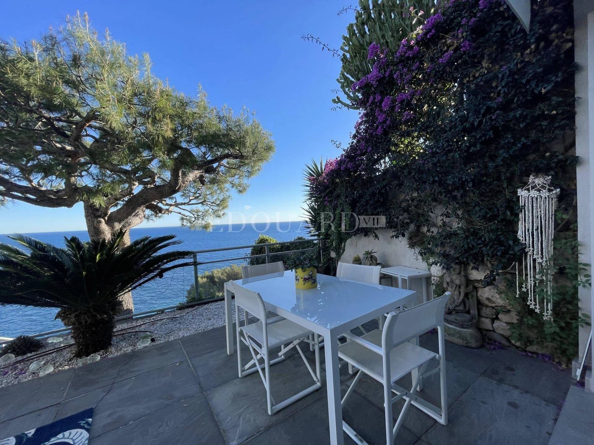 Condominium in Roquebrune-Cap-Martin, Provence-Alpes-Côte d'Azur 11335817