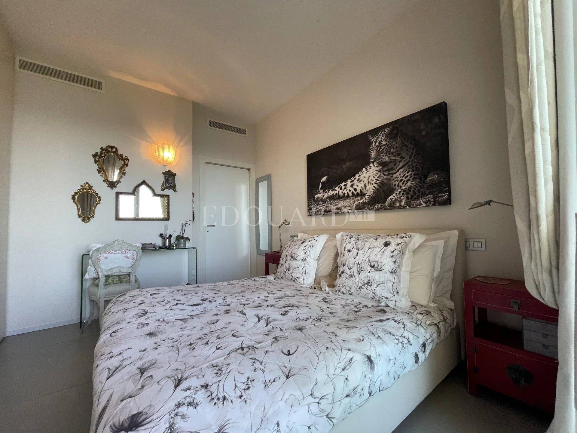 Condominium in Roquebrune, Provence-Alpes-Côte d'Azur 11335817