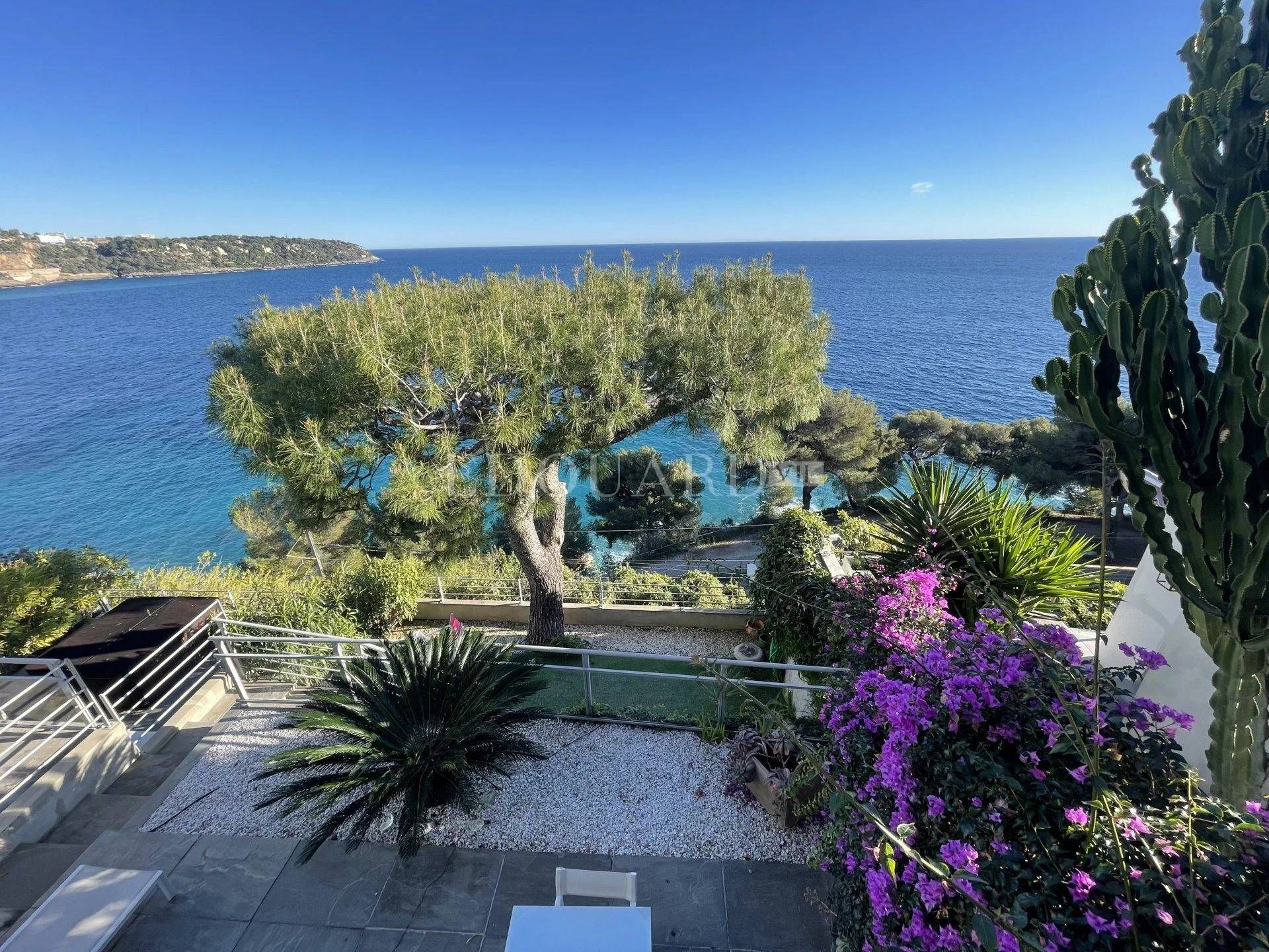 Condominium in Roquebrune-Cap-Martin, Provence-Alpes-Côte d'Azur 11335817