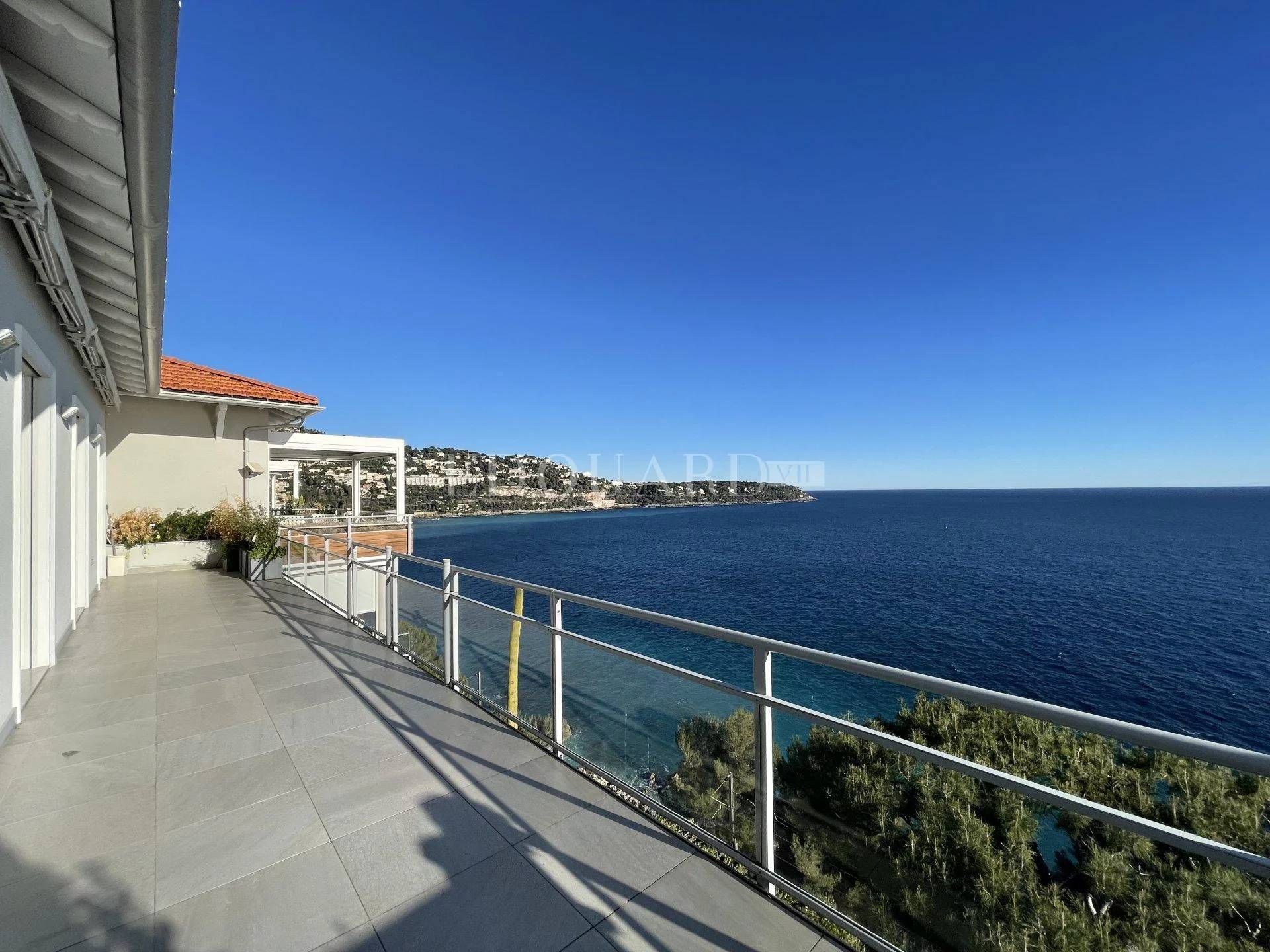 Condominium in Roquebrune-Cap-Martin, Provence-Alpes-Côte d'Azur 11335818