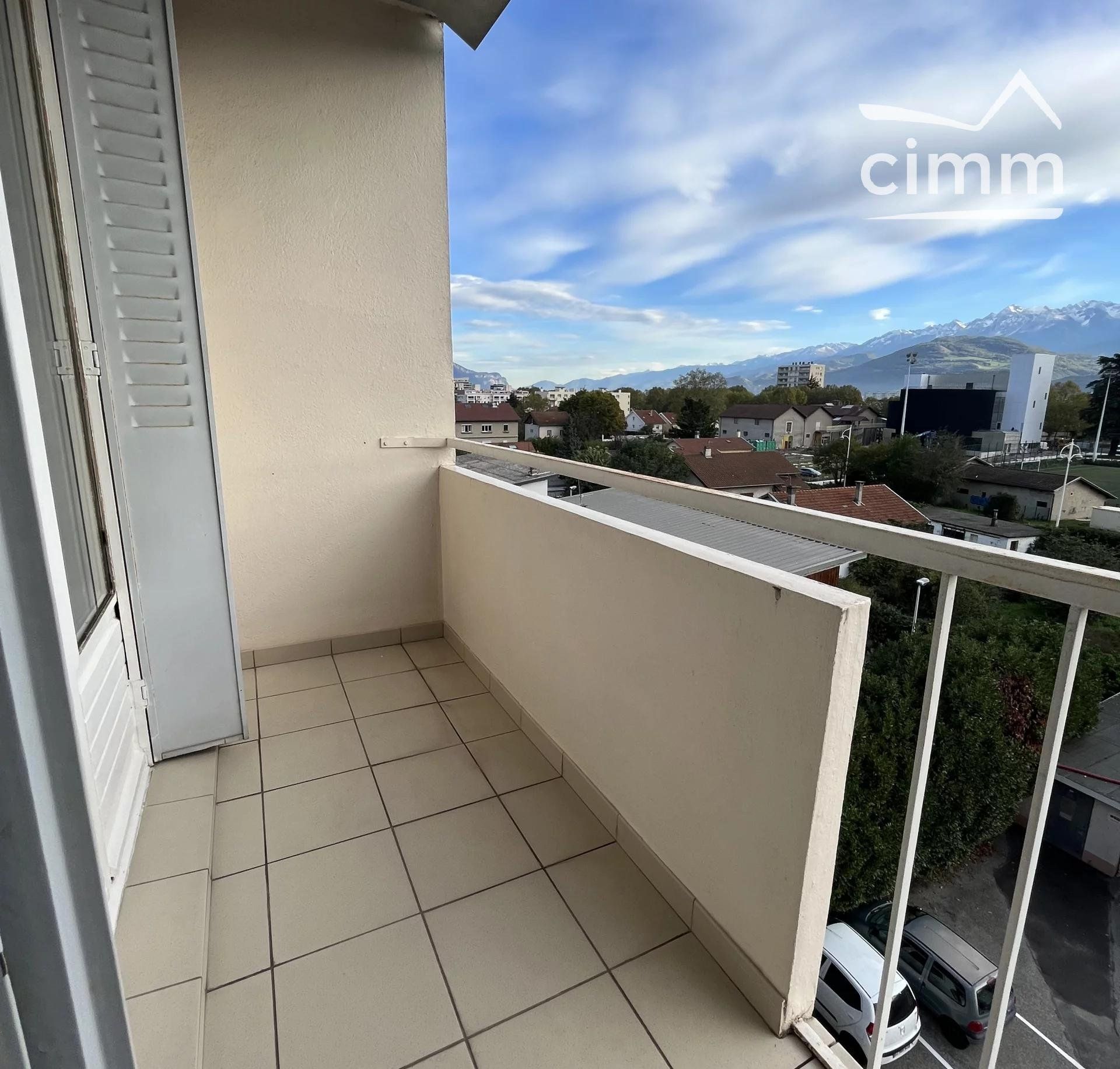 Condominium in Echirolles, Auvergne-Rhone-Alpes 11338488