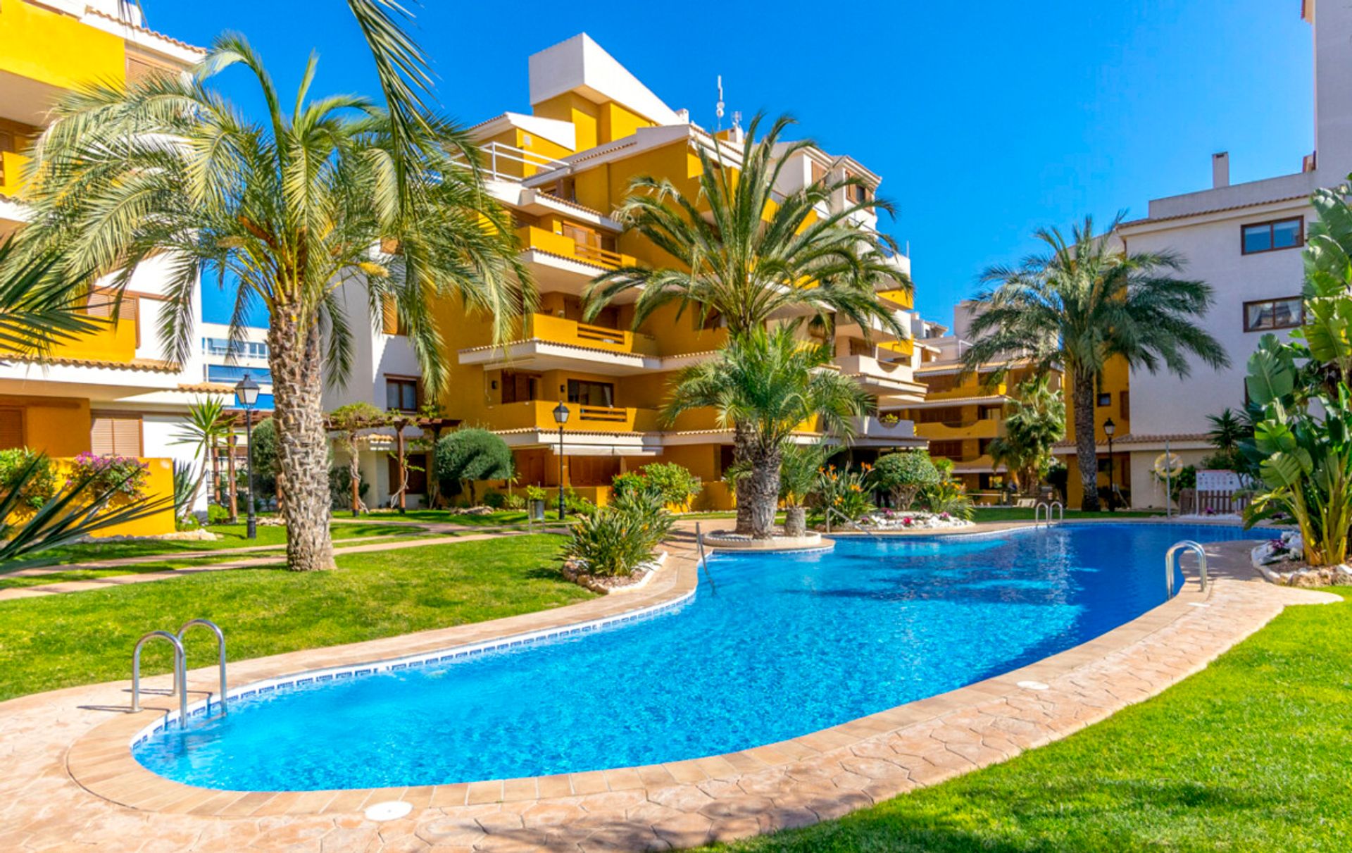 Condominium dans Punta Prima, Comunidad Valenciana 11344280