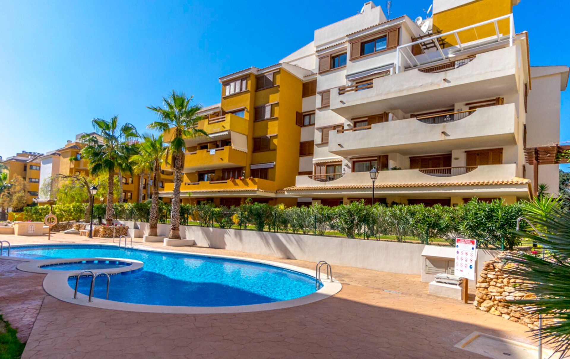 Condominium dans Punta Prima, Comunidad Valenciana 11344280