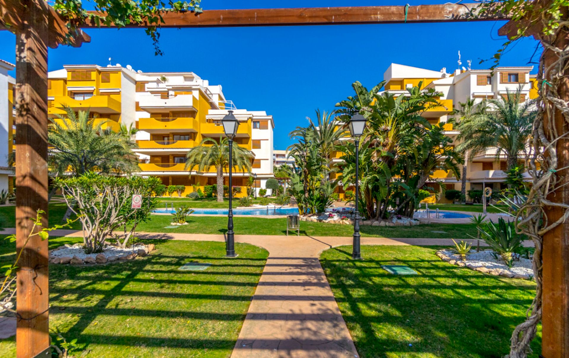 Condominium dans Punta Prima, Comunidad Valenciana 11344280