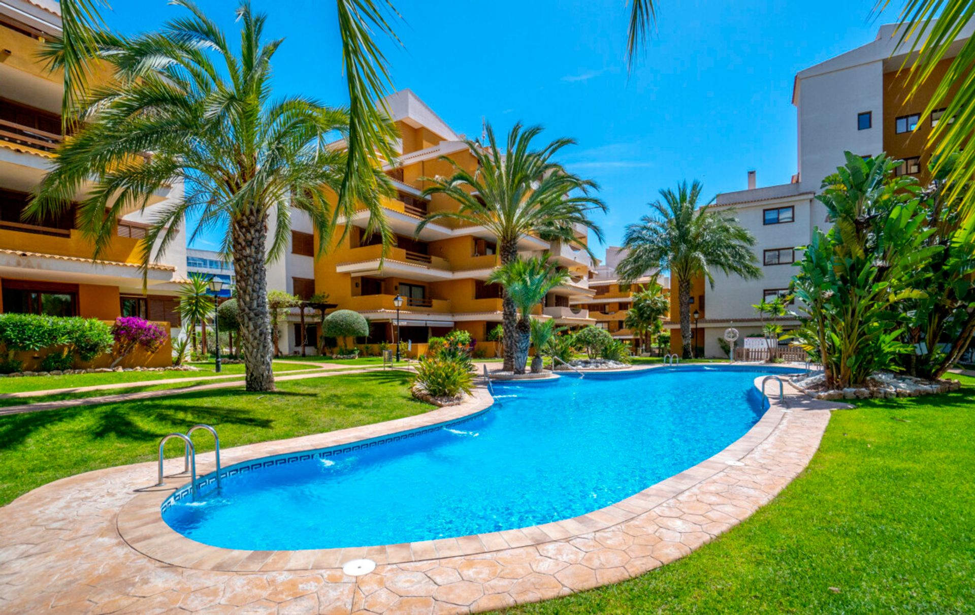 Condominium in Punta Prima, Comunidad Valenciana 11344282