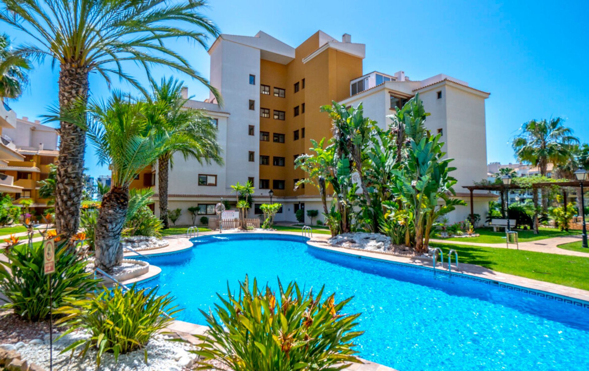 Condominium in Punta Prima, Comunidad Valenciana 11344282