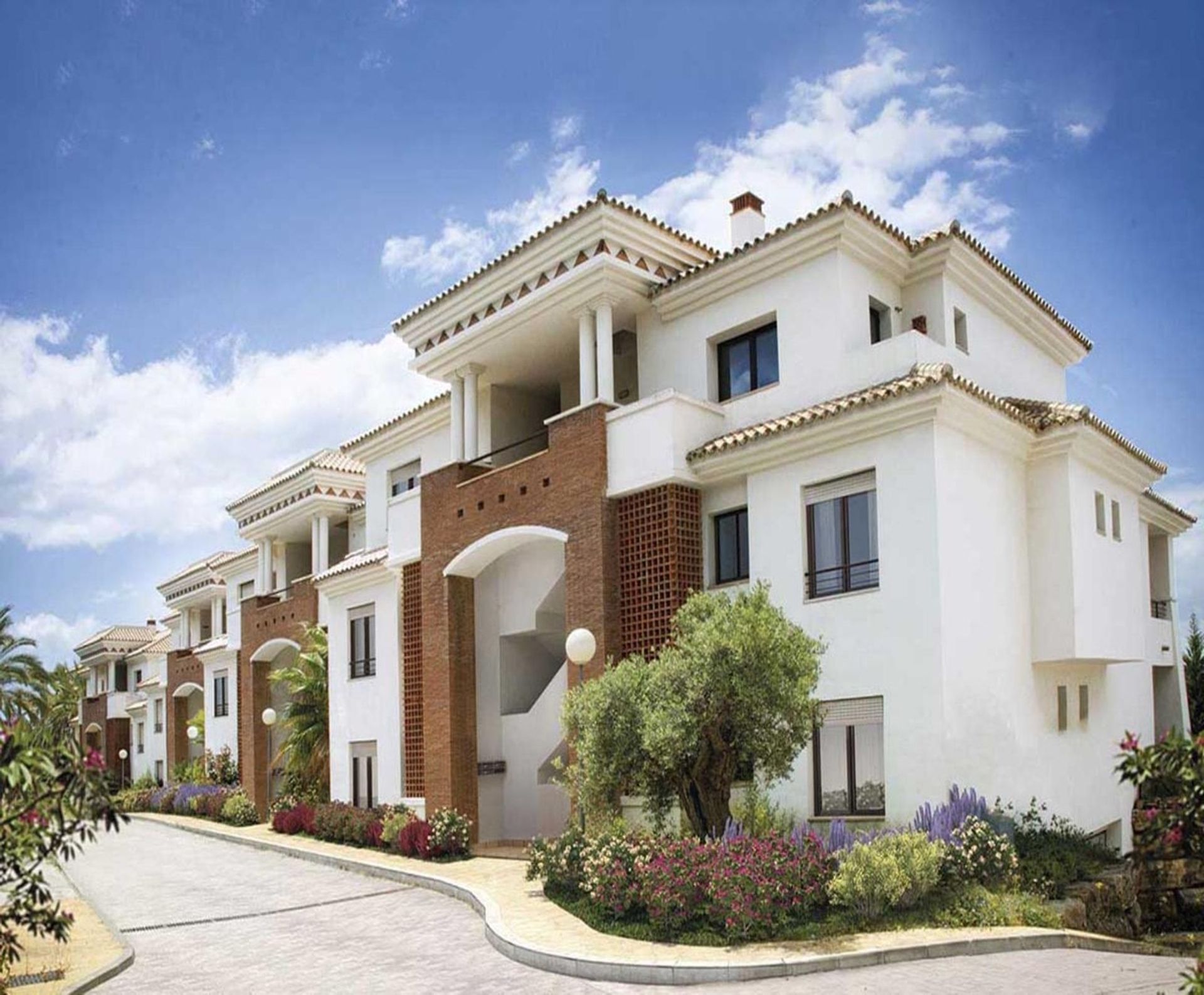 Condominium in Casares, Andalucía 11350603