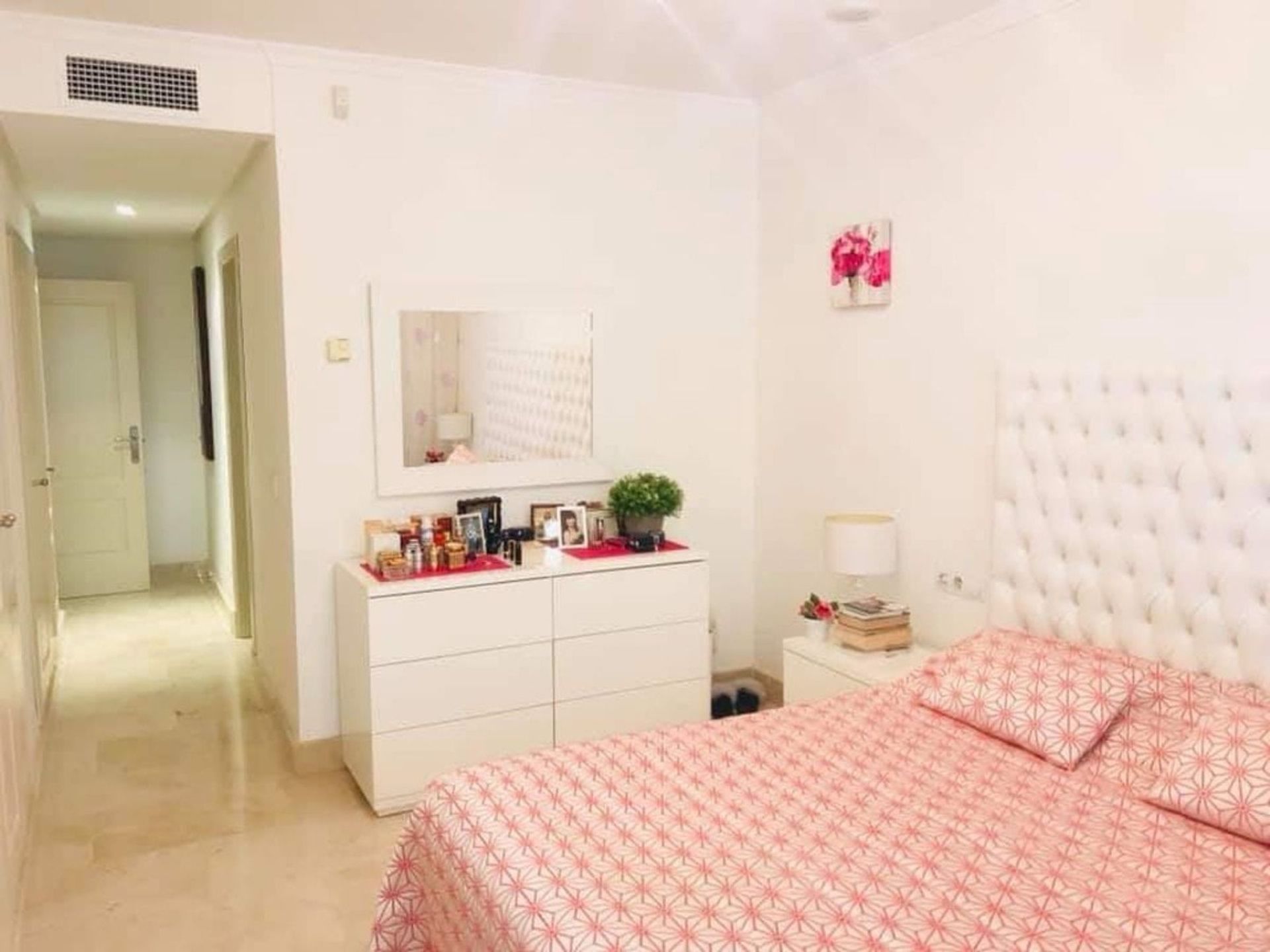 Condominium in Marbella, Andalucía 11353671