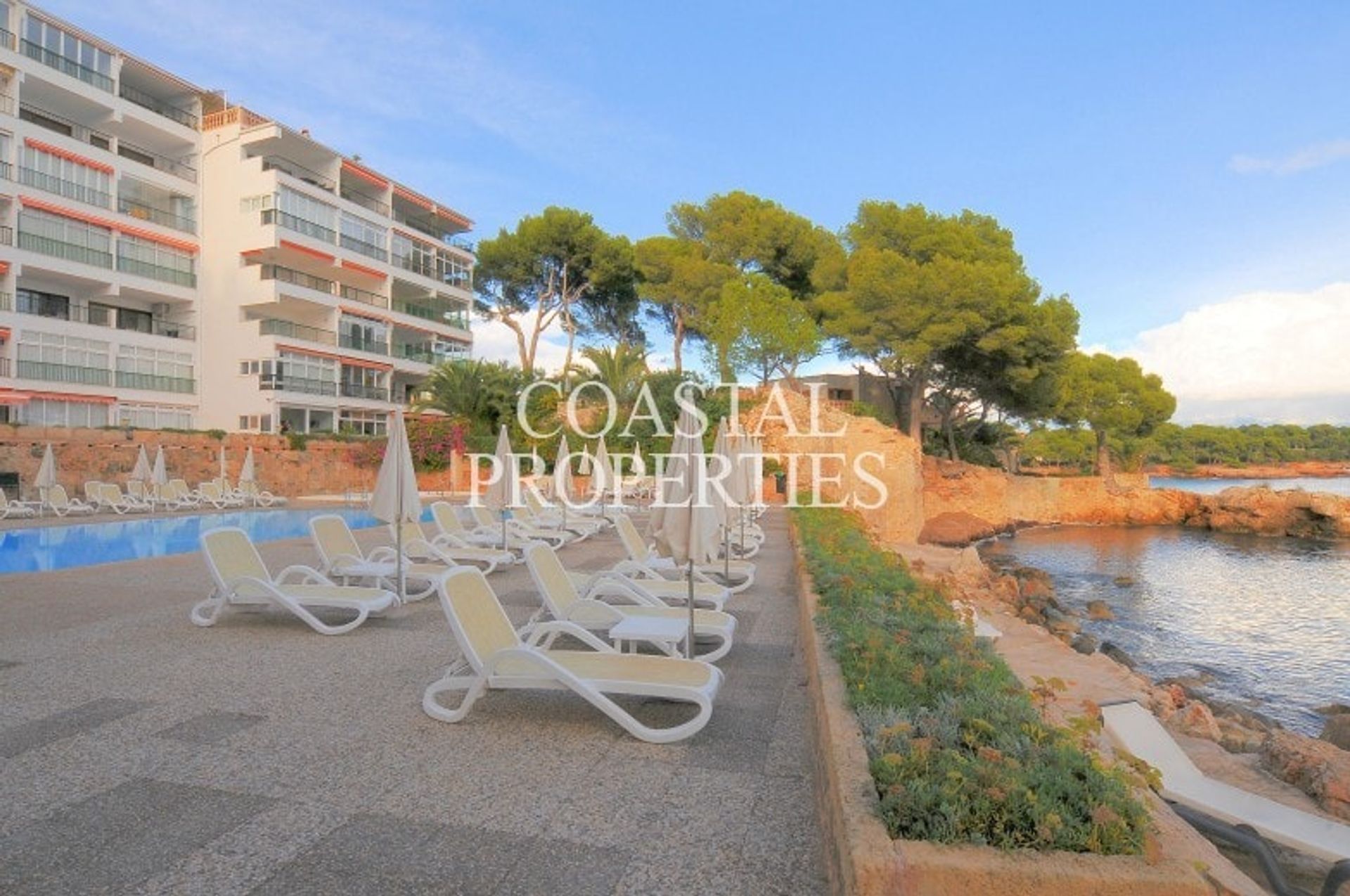 Condominium in Calvia, De Balearen 11353978