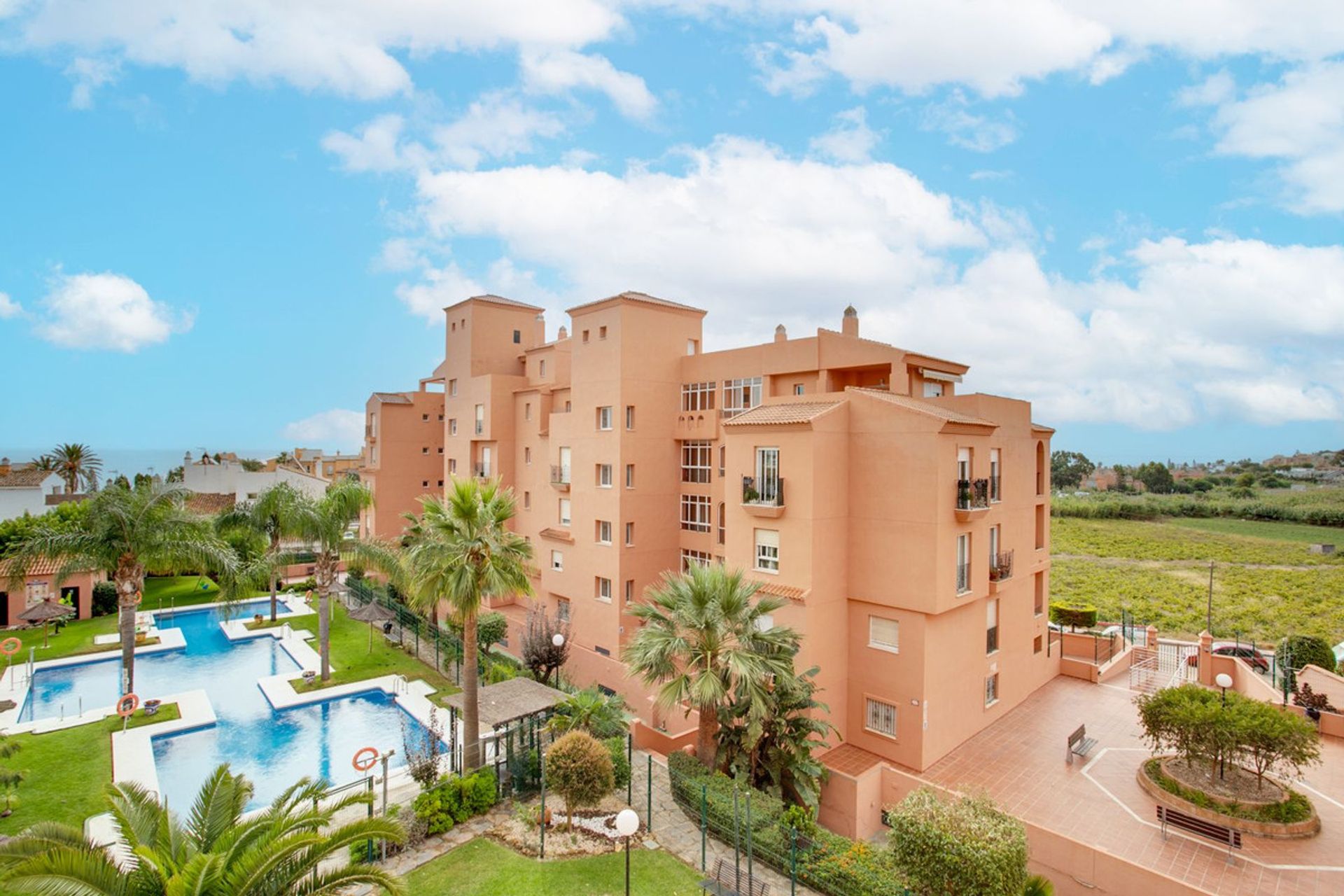 Condominio en La Duquesa, Andalucía 11360334